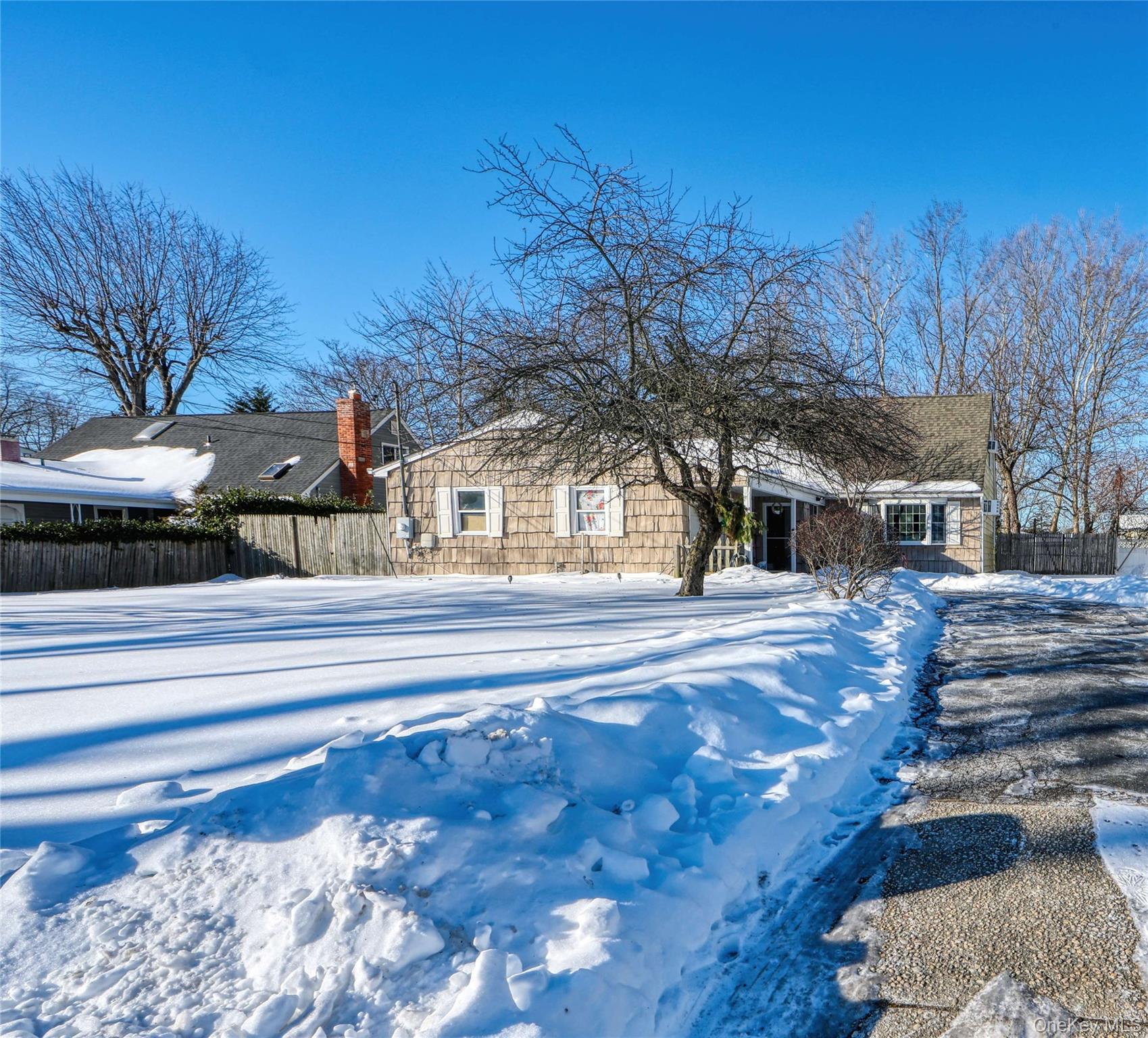 24 Normandy Drive, Holbrook, NY 11741