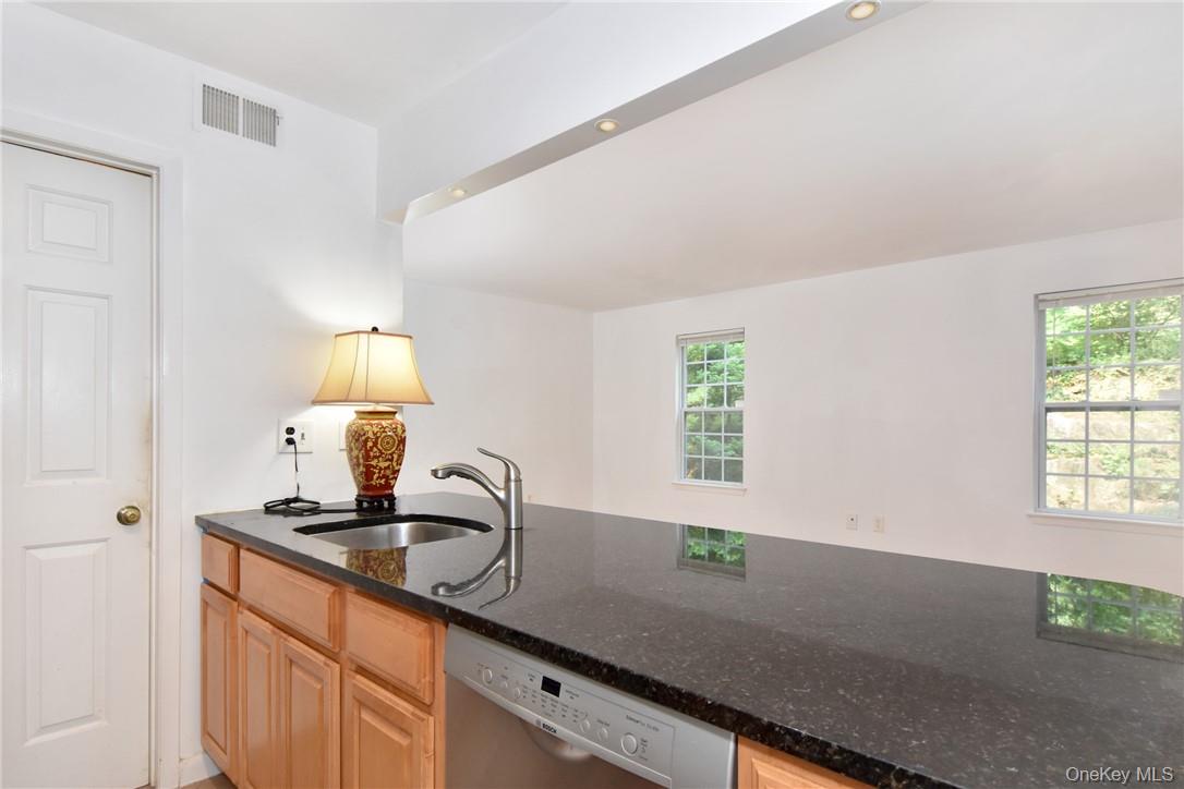 352 Carroll Close, Tarrytown, NY 10591