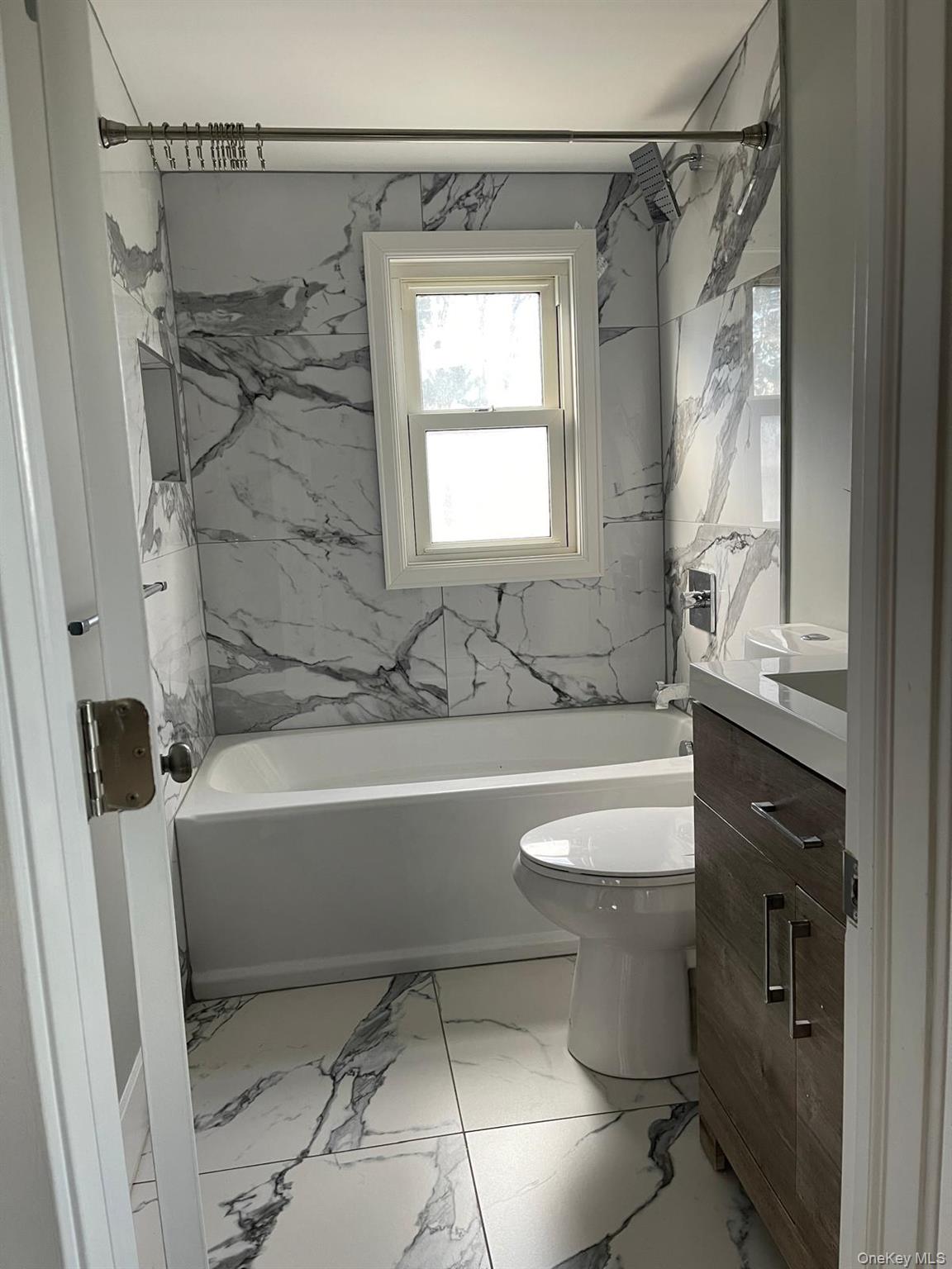 209 S 11th Street, Lindenhurst, NY 11757