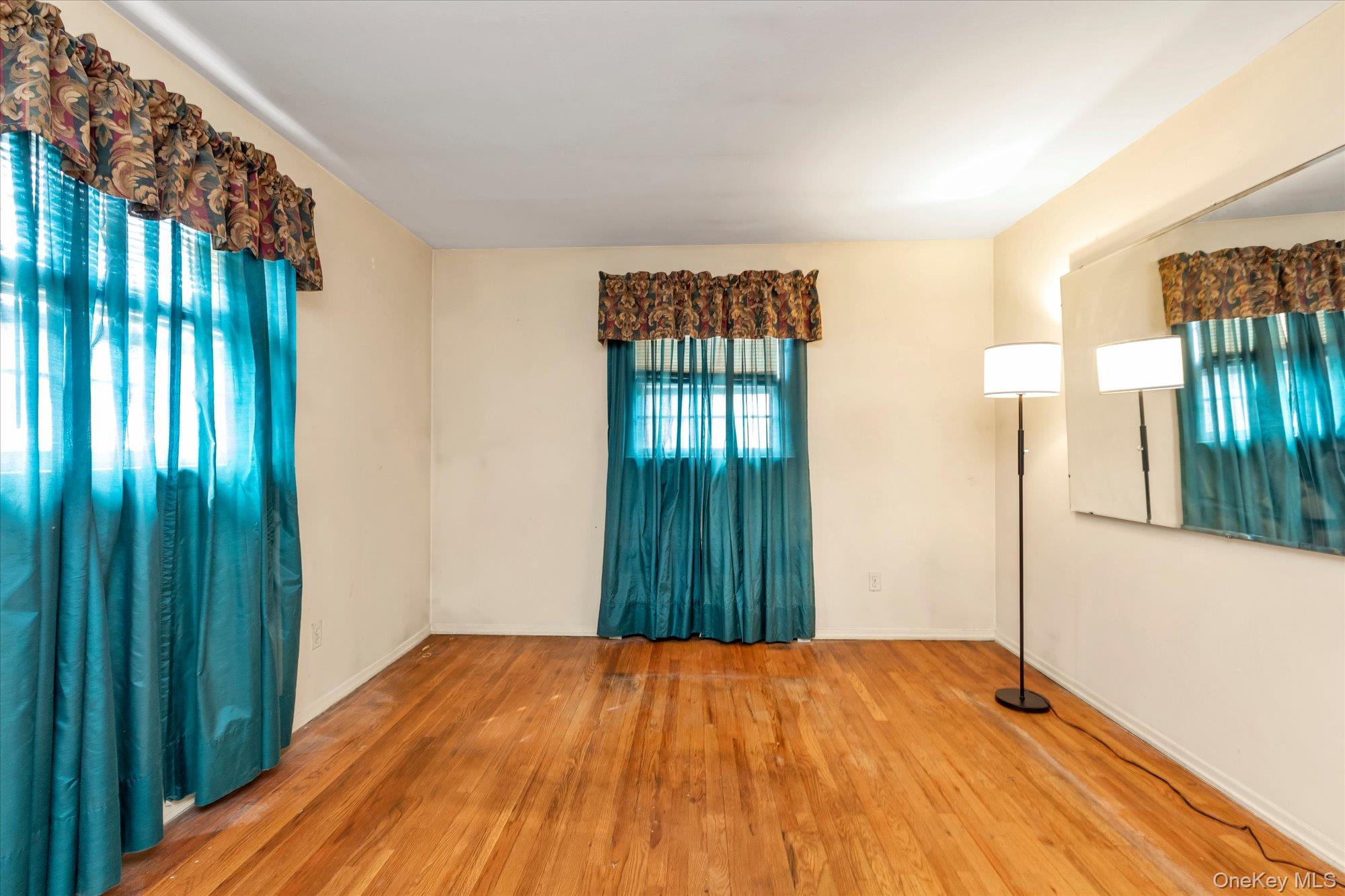 20 Hunter Avenue, Valley Stream, NY 11580