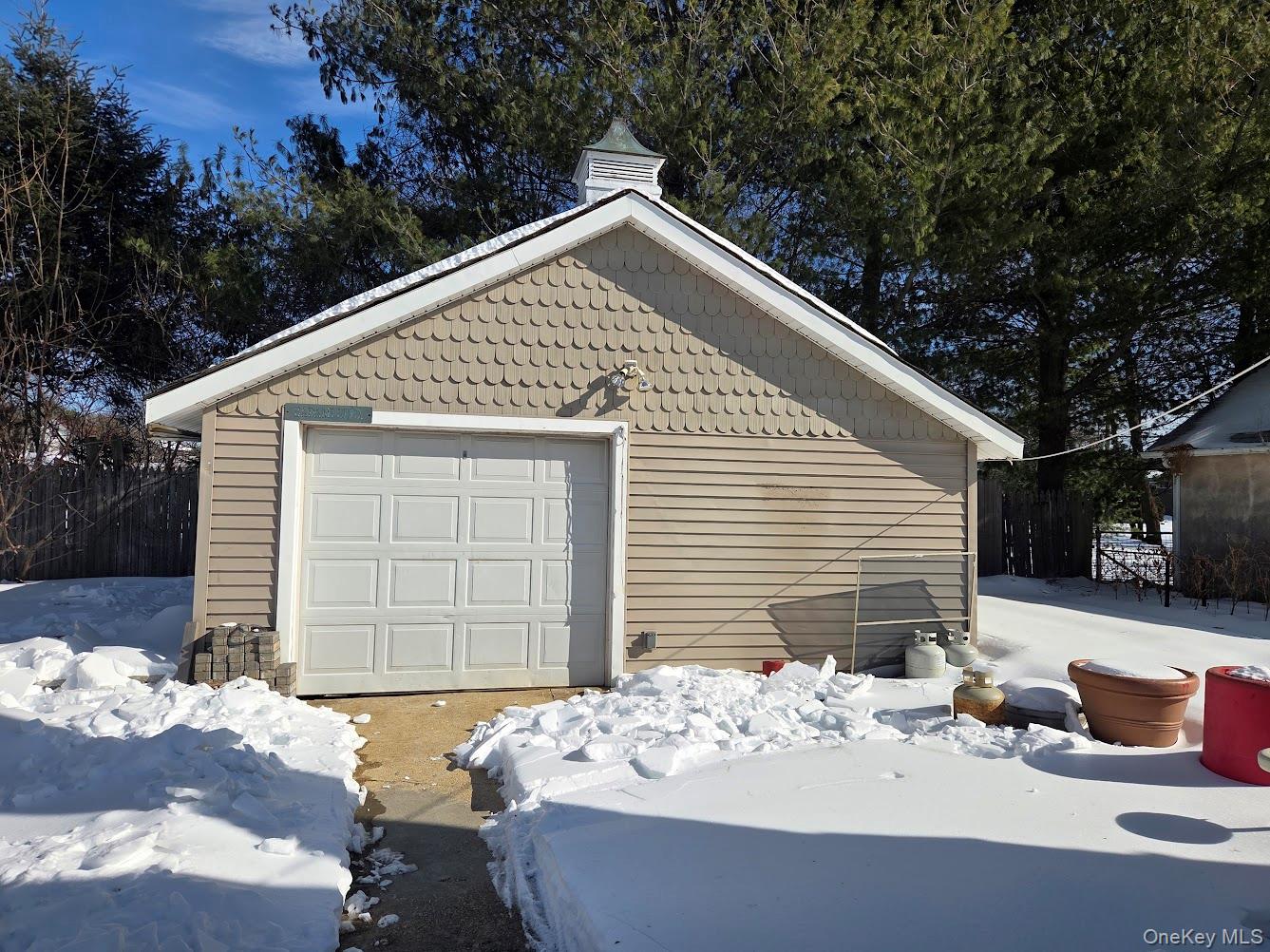 5 Milton Street, Hicksville, NY 11801