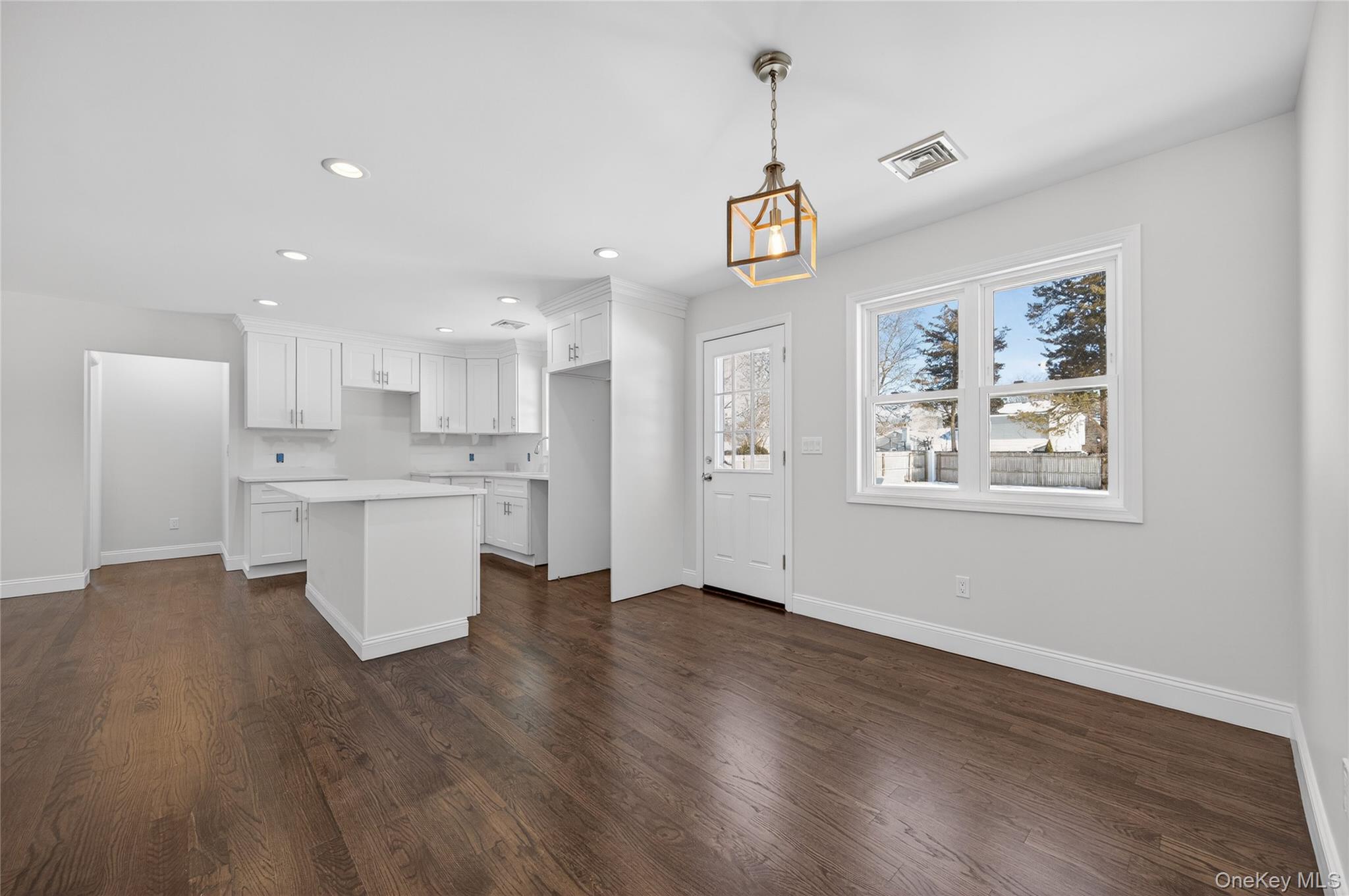 1667 Manatuck, Bay Shore, NY 11706