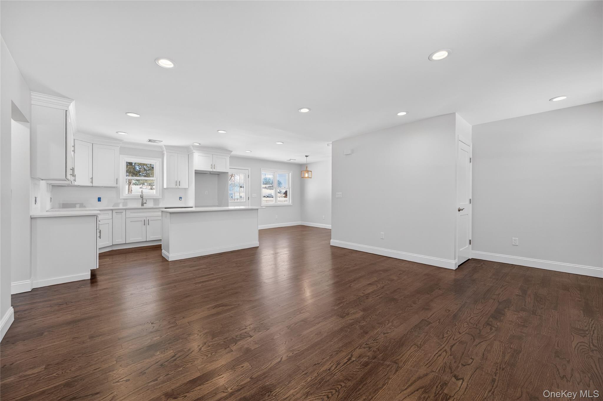 1667 Manatuck, Bay Shore, NY 11706