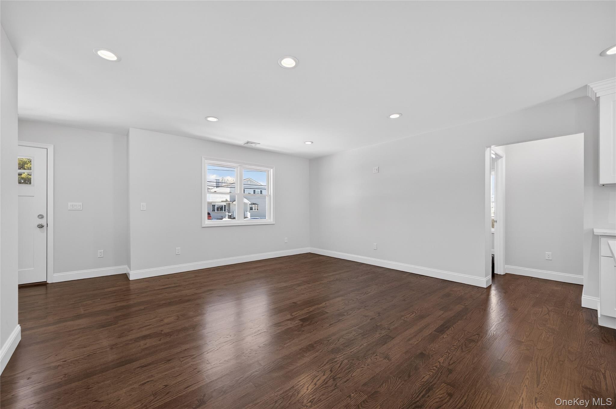 1667 Manatuck, Bay Shore, NY 11706