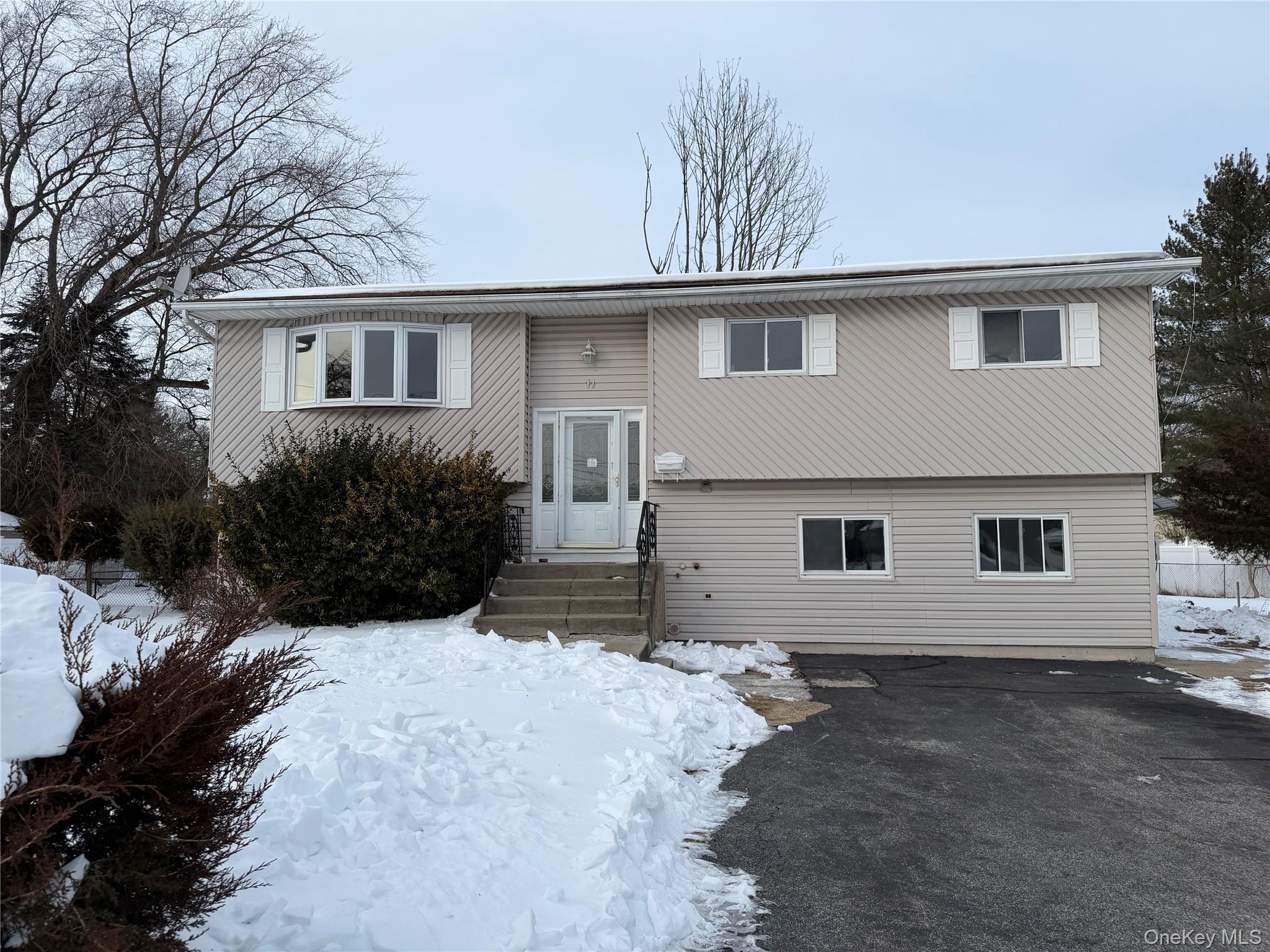 11 Mel Court, Bay Shore, NY 11706