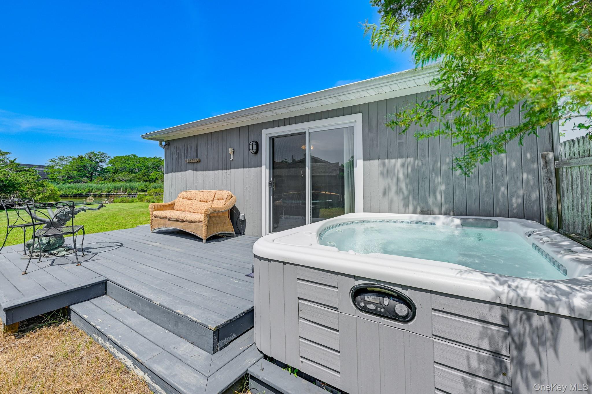 25 Seatuck Lane, Remsenburg, NY 11960