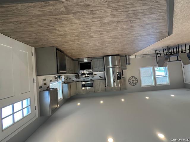 884 Beach Street, Lindenhurst, NY 11757