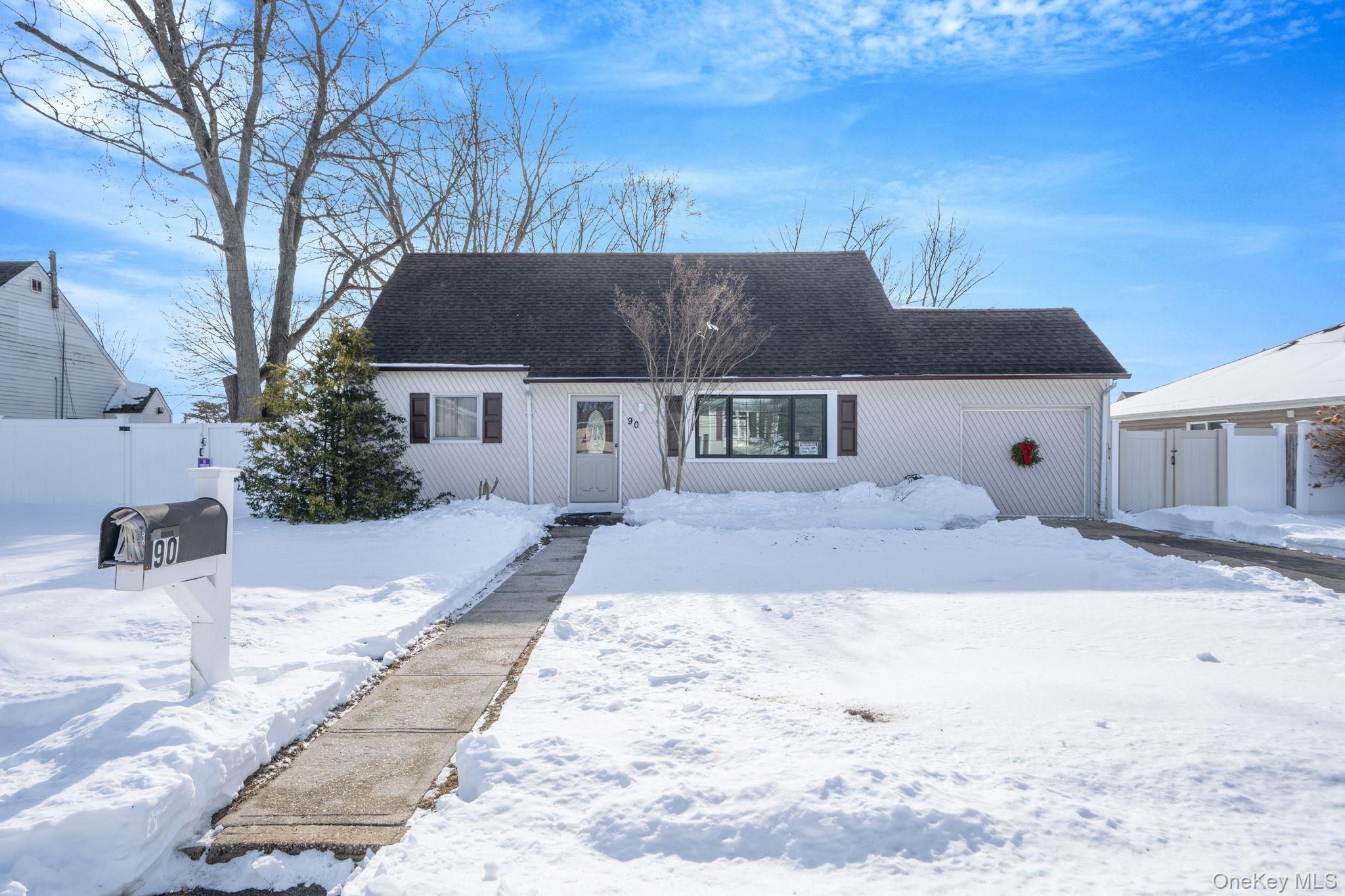 90 Winchester Drive, Lindenhurst, NY 11757