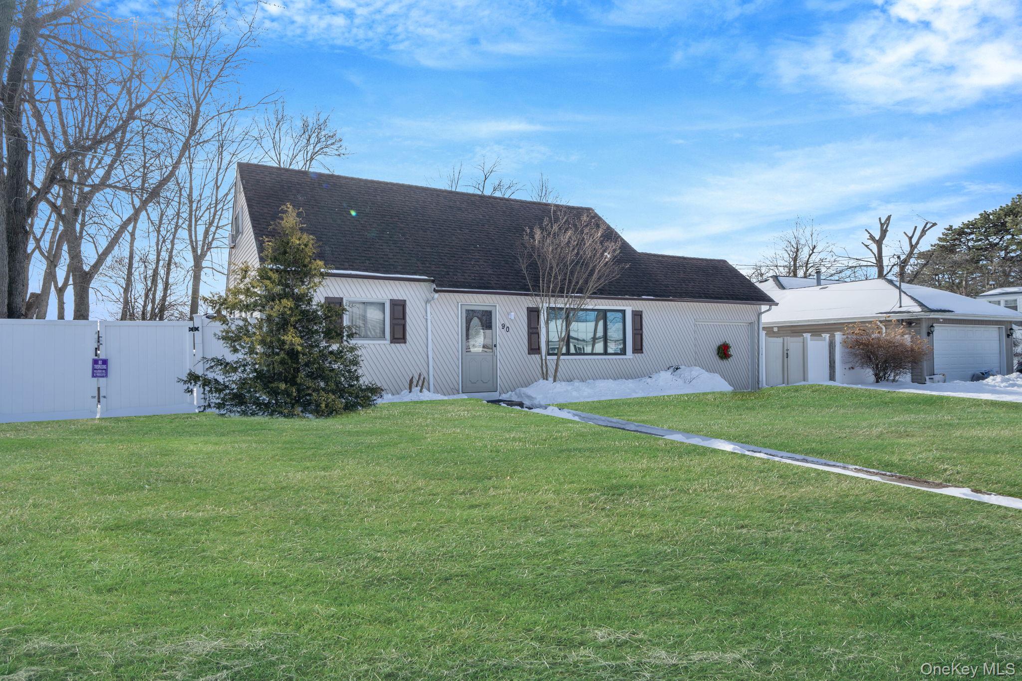 90 Winchester Drive, Lindenhurst, NY 11757