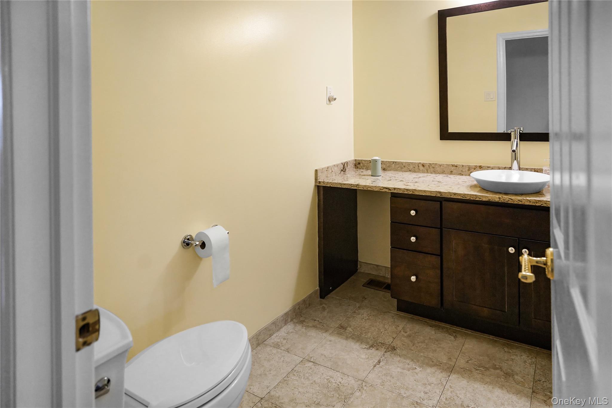 2860 Nicole Court, Oceanside, NY 11572