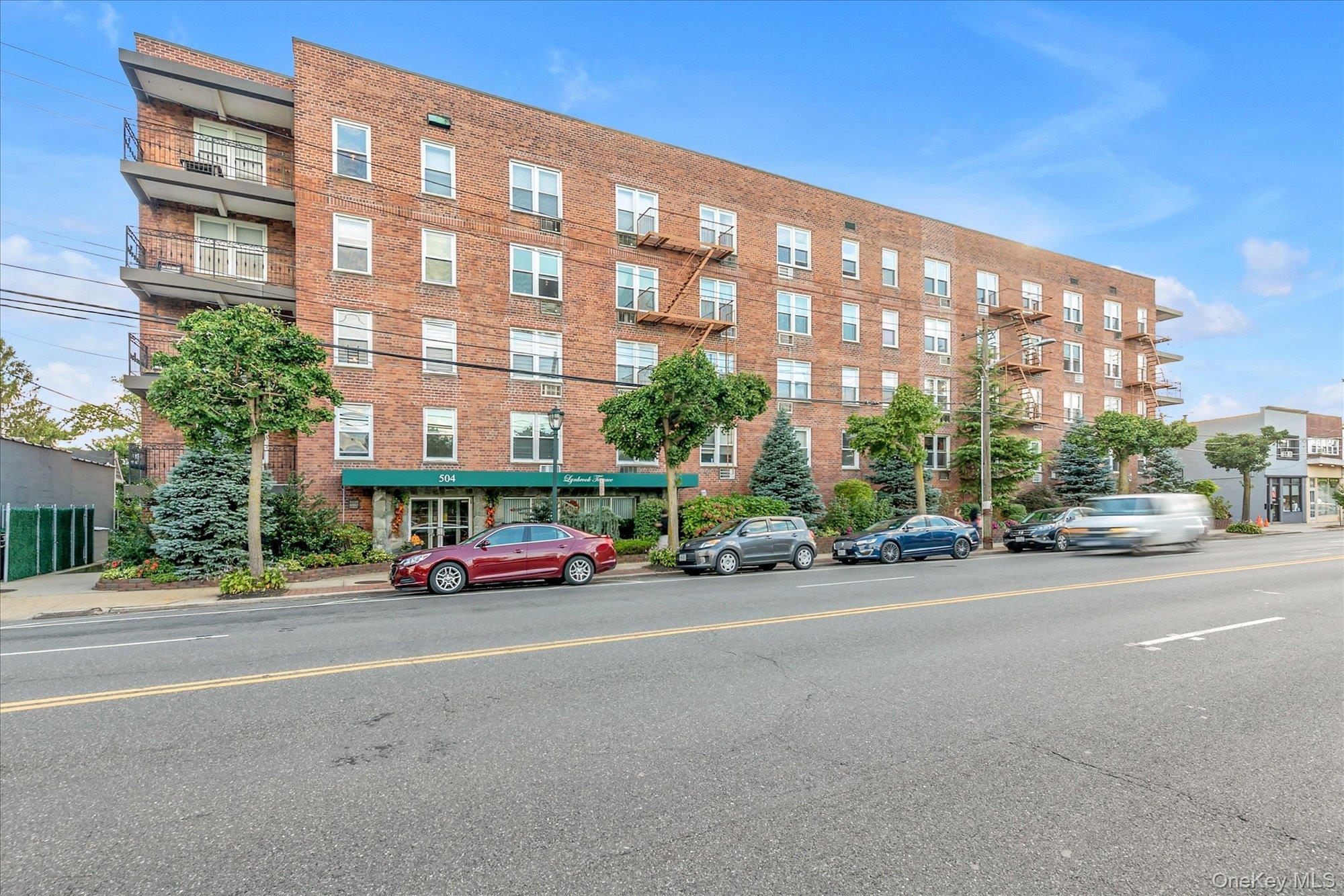 504 Merrick Road # 3G, Lynbrook, NY 11563