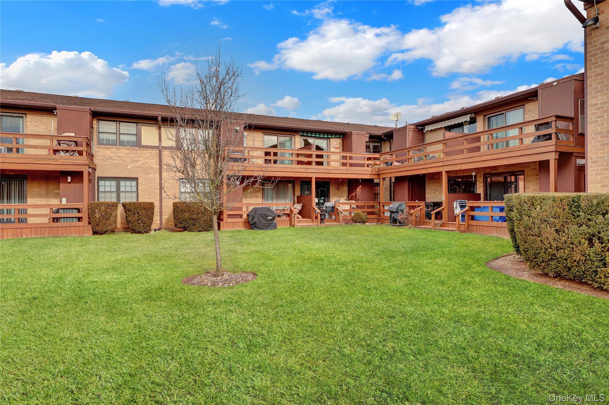 219 Mariners Way, Copiague, NY 11726