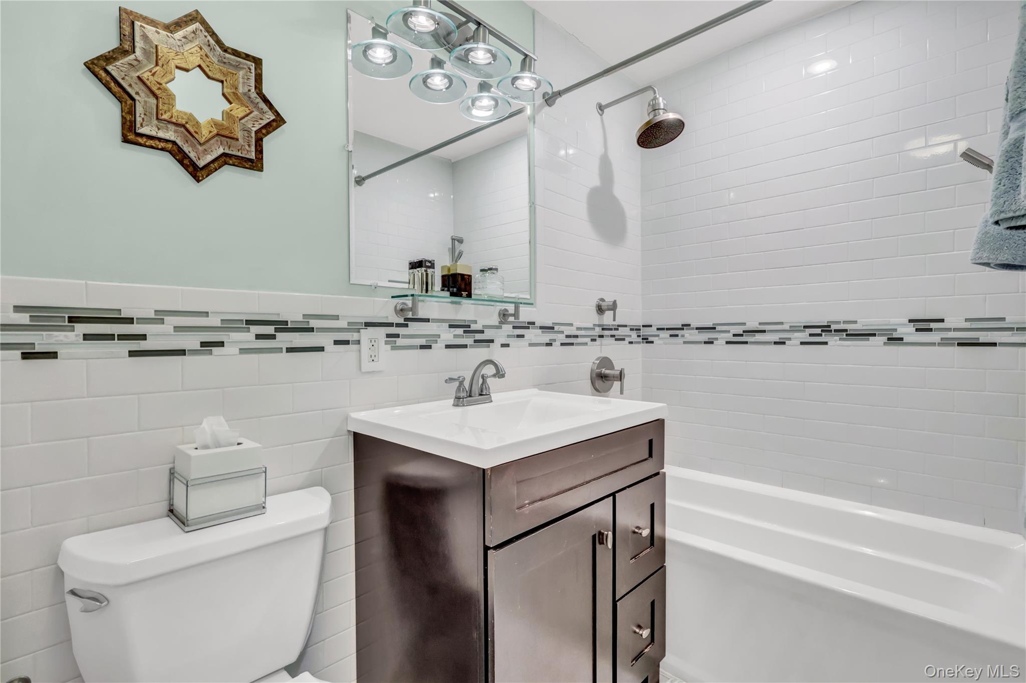 219 Mariners Way, Copiague, NY 11726