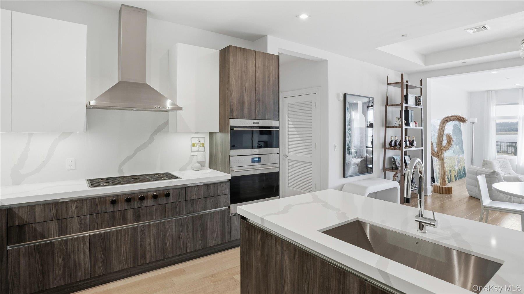 10 Shore Road # 108, Glenwood Landing, NY 11547