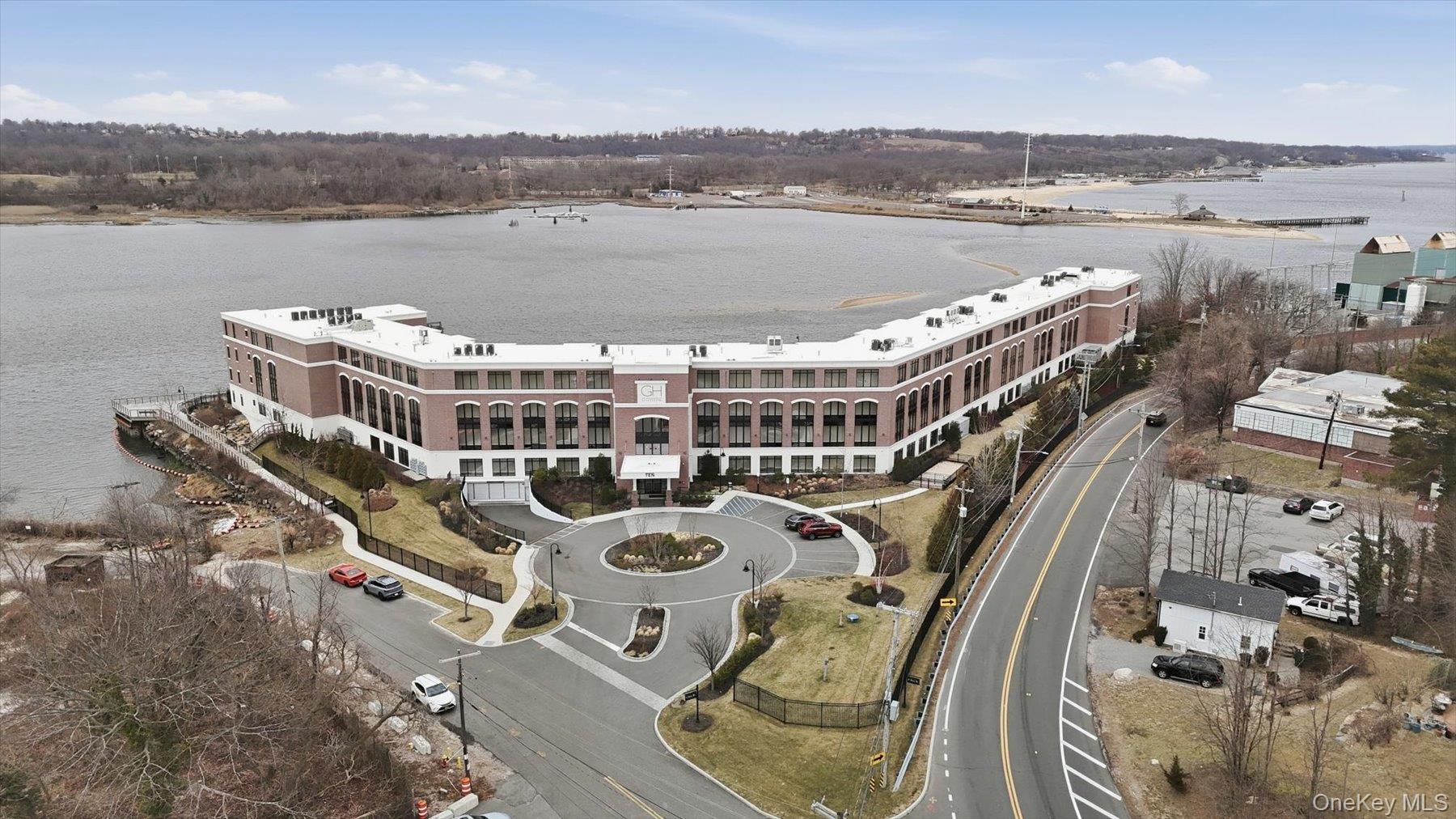 10 Shore Road # 108, Glenwood Landing, NY 11547