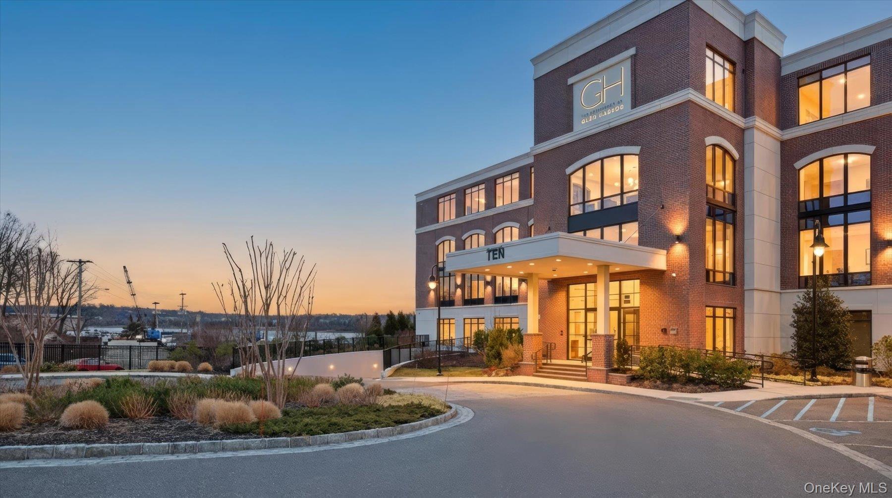 10 Shore Road # 108, Glenwood Landing, NY 11547