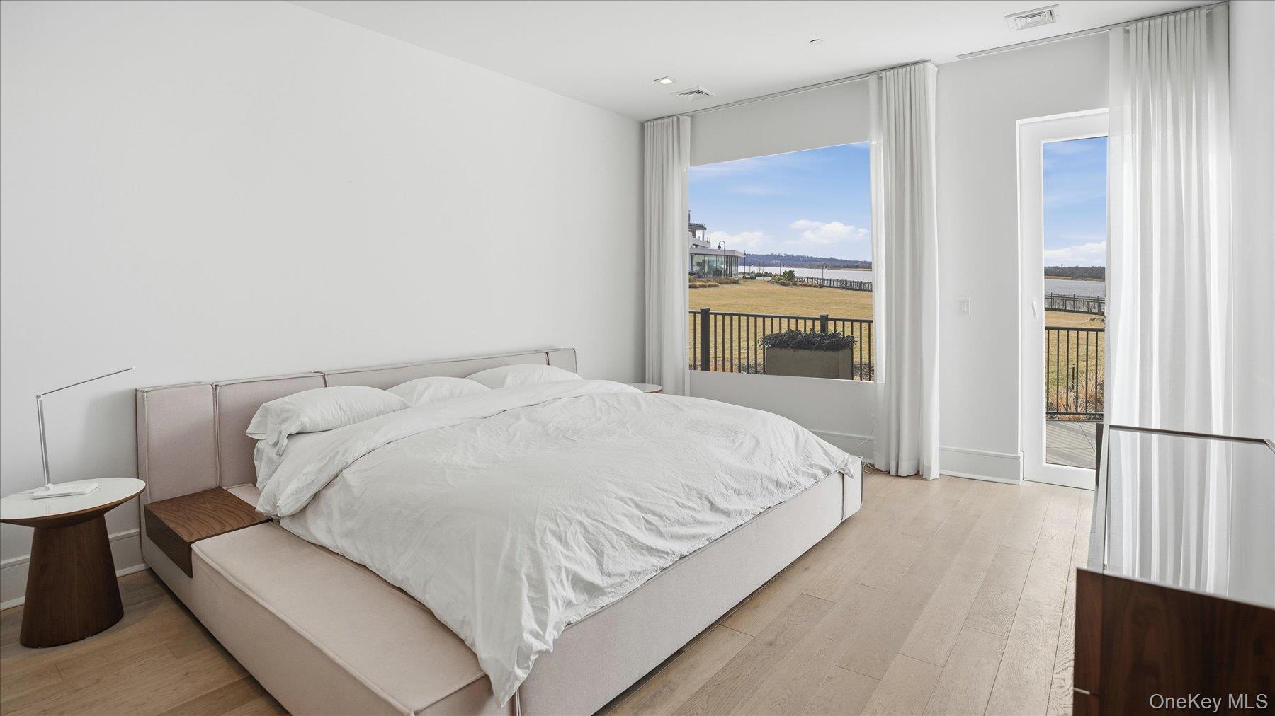 10 Shore Road # 108, Glenwood Landing, NY 11547