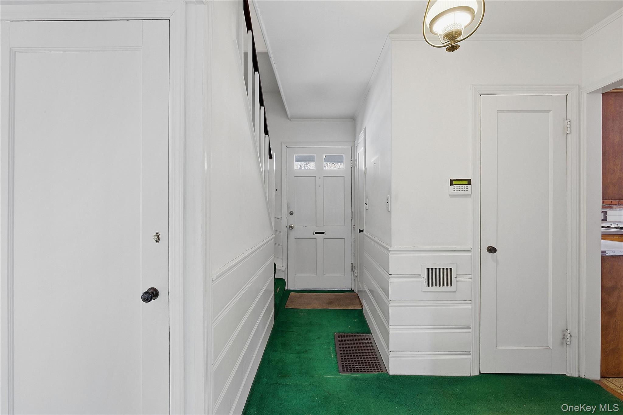 79 Appletree Lane, Roslyn Heights, NY 11577