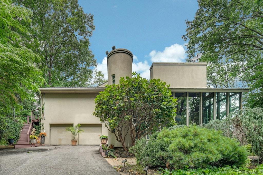 40 Idle Day Drive, Centerport, NY 11721