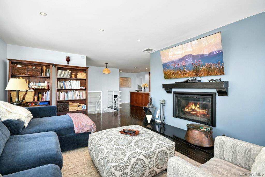 40 Idle Day Drive, Centerport, NY 11721