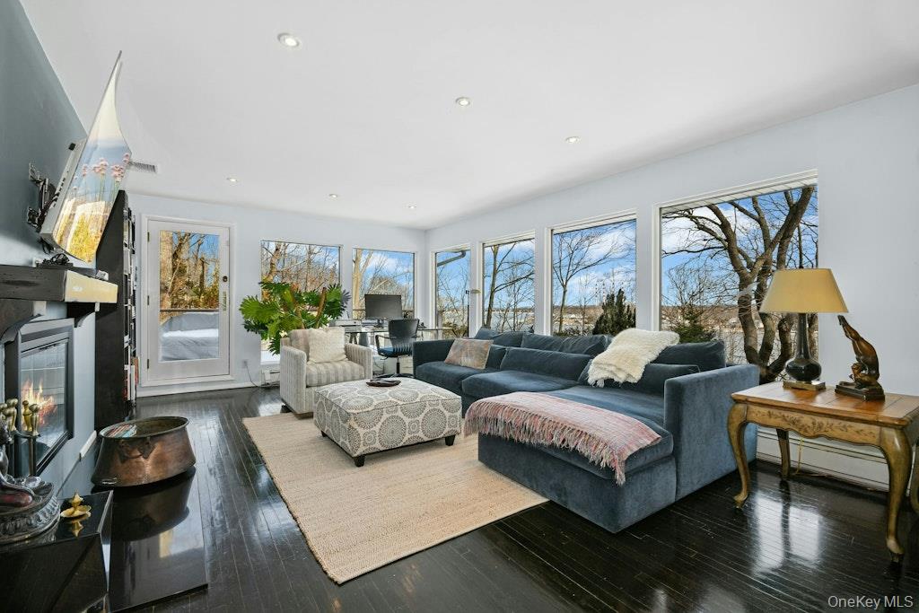 40 Idle Day Drive, Centerport, NY 11721