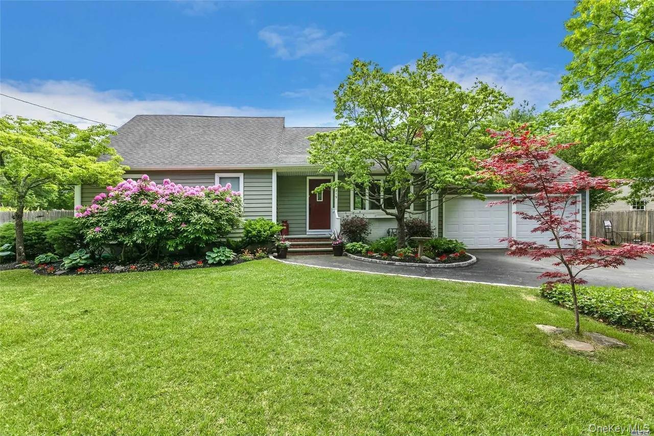 219 Pond Road, Bohemia, NY 11716