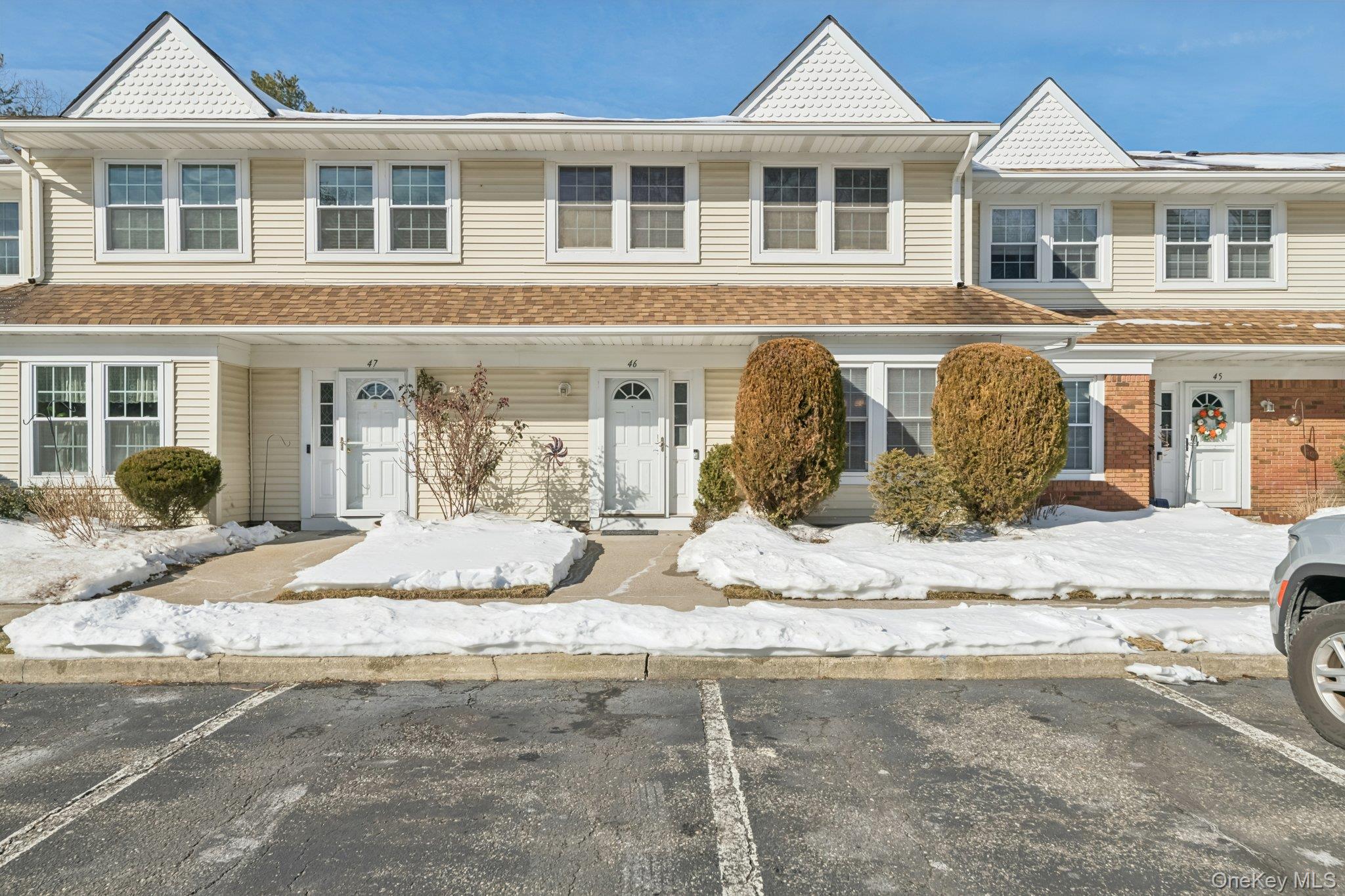 46 Gazebo Lane, Holtsville, NY 11742