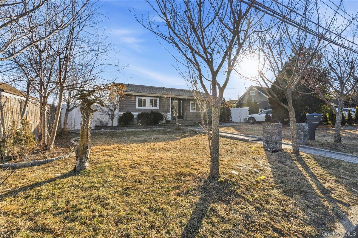 28 Hemlock Street, Central Islip, NY 11722