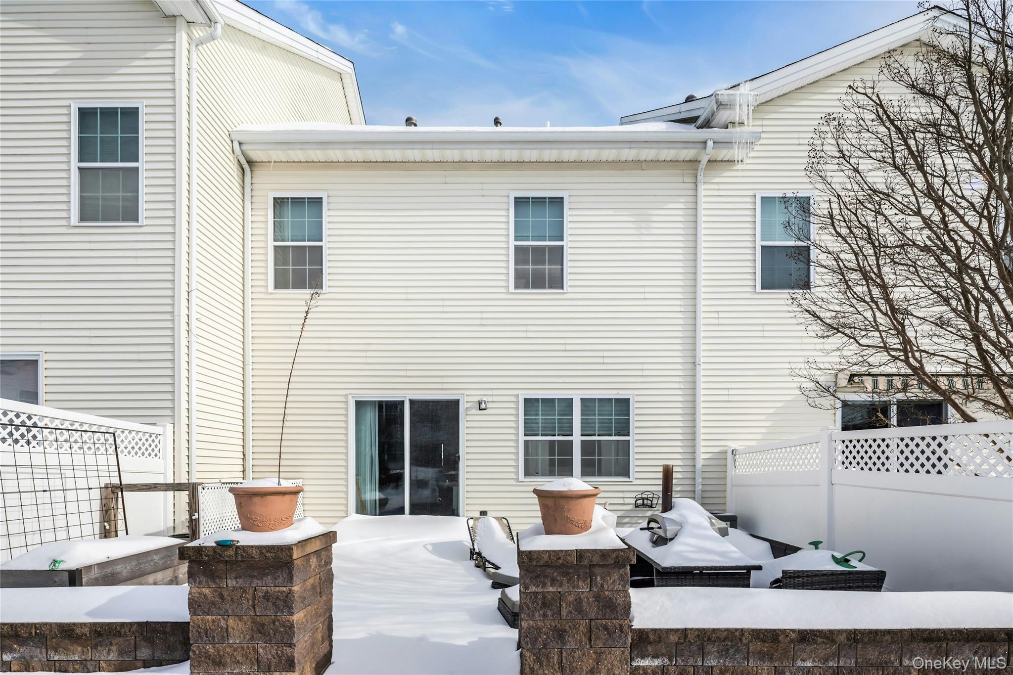 110 Brattle Circle, Melville, NY 11747