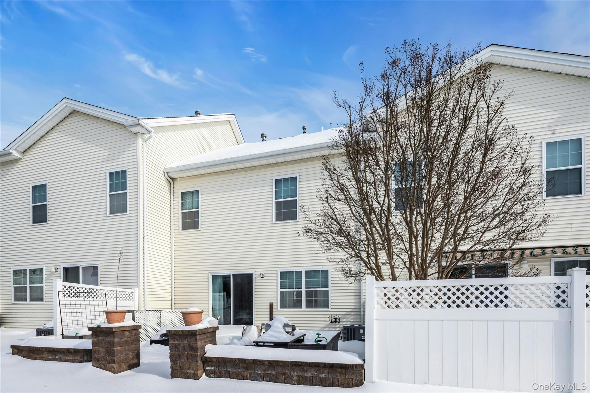 110 Brattle Circle, Melville, NY 11747