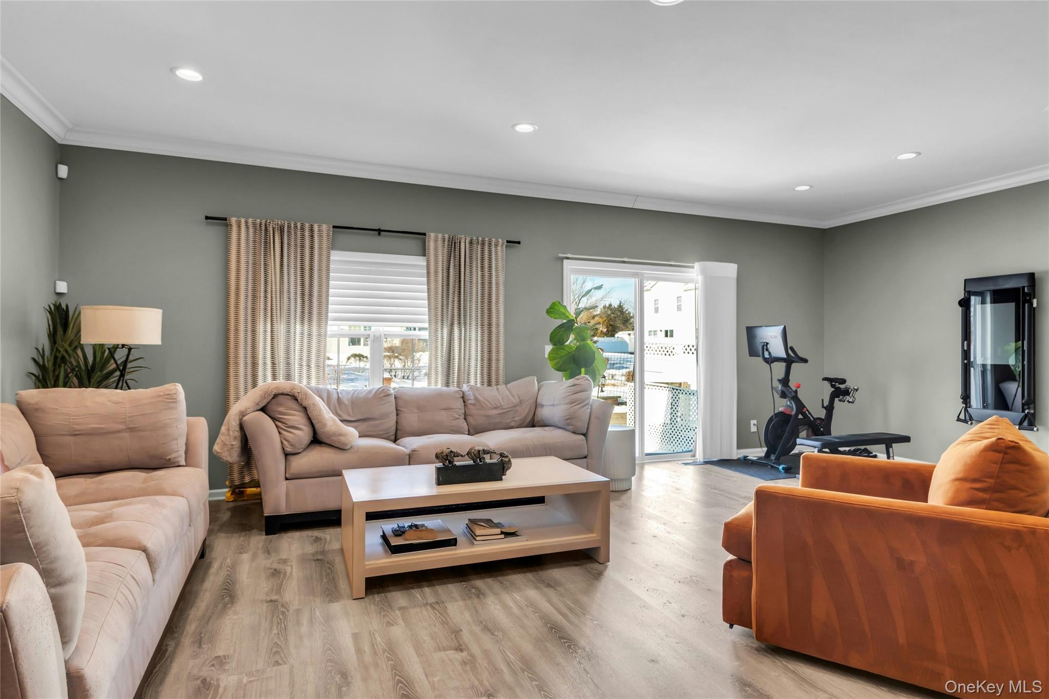 110 Brattle Circle, Melville, NY 11747