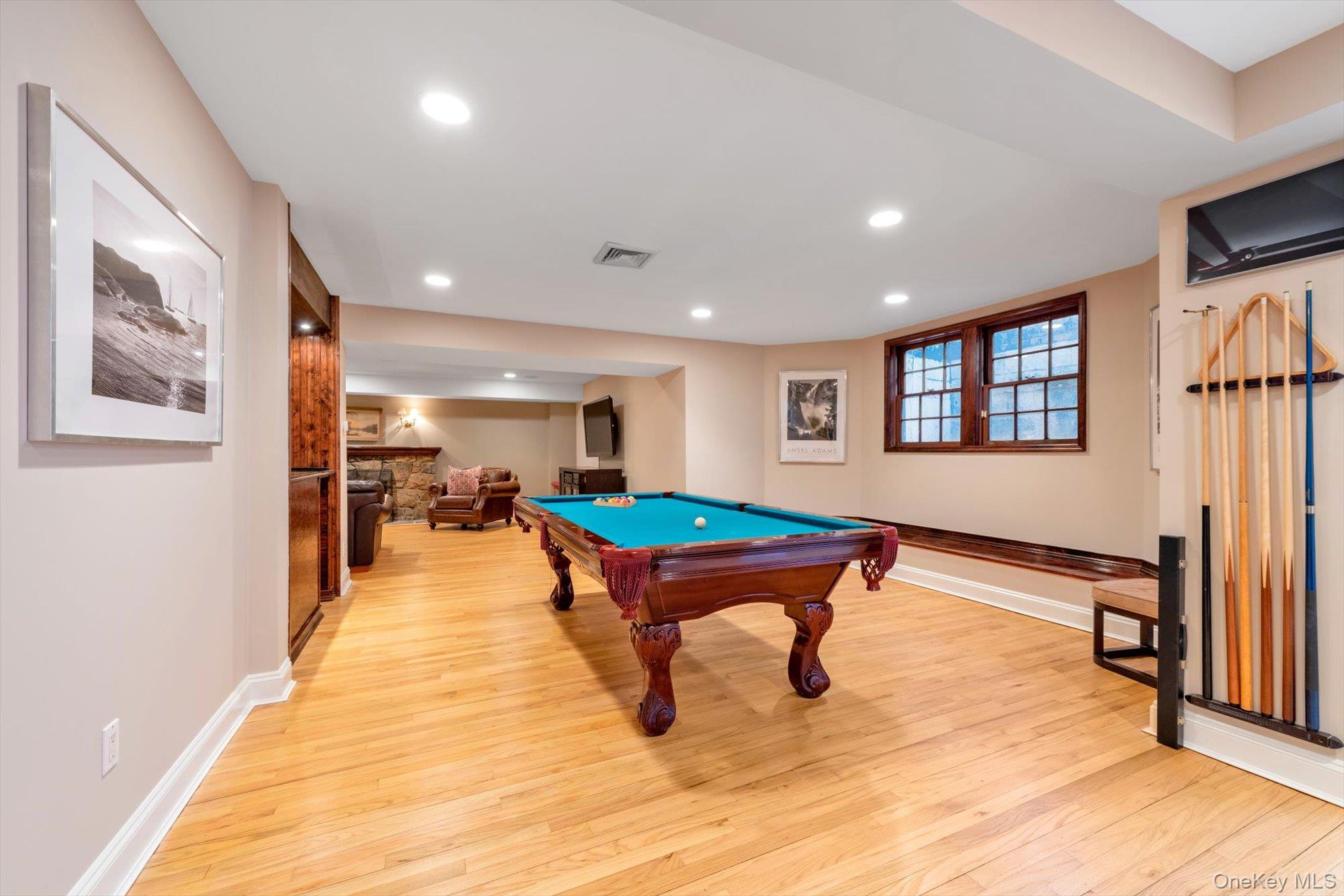 3 Barkers Point Road, Sands Point, NY 11050