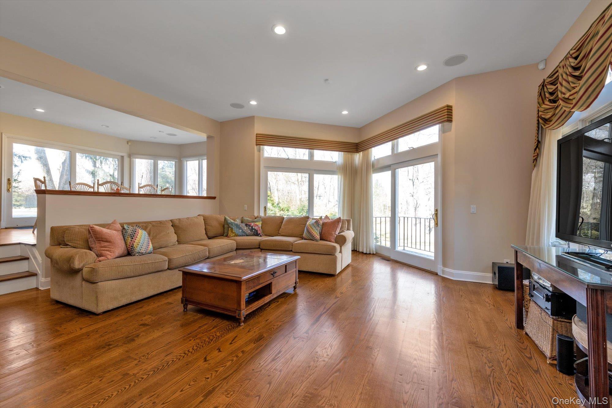 3 Barkers Point Road, Sands Point, NY 11050