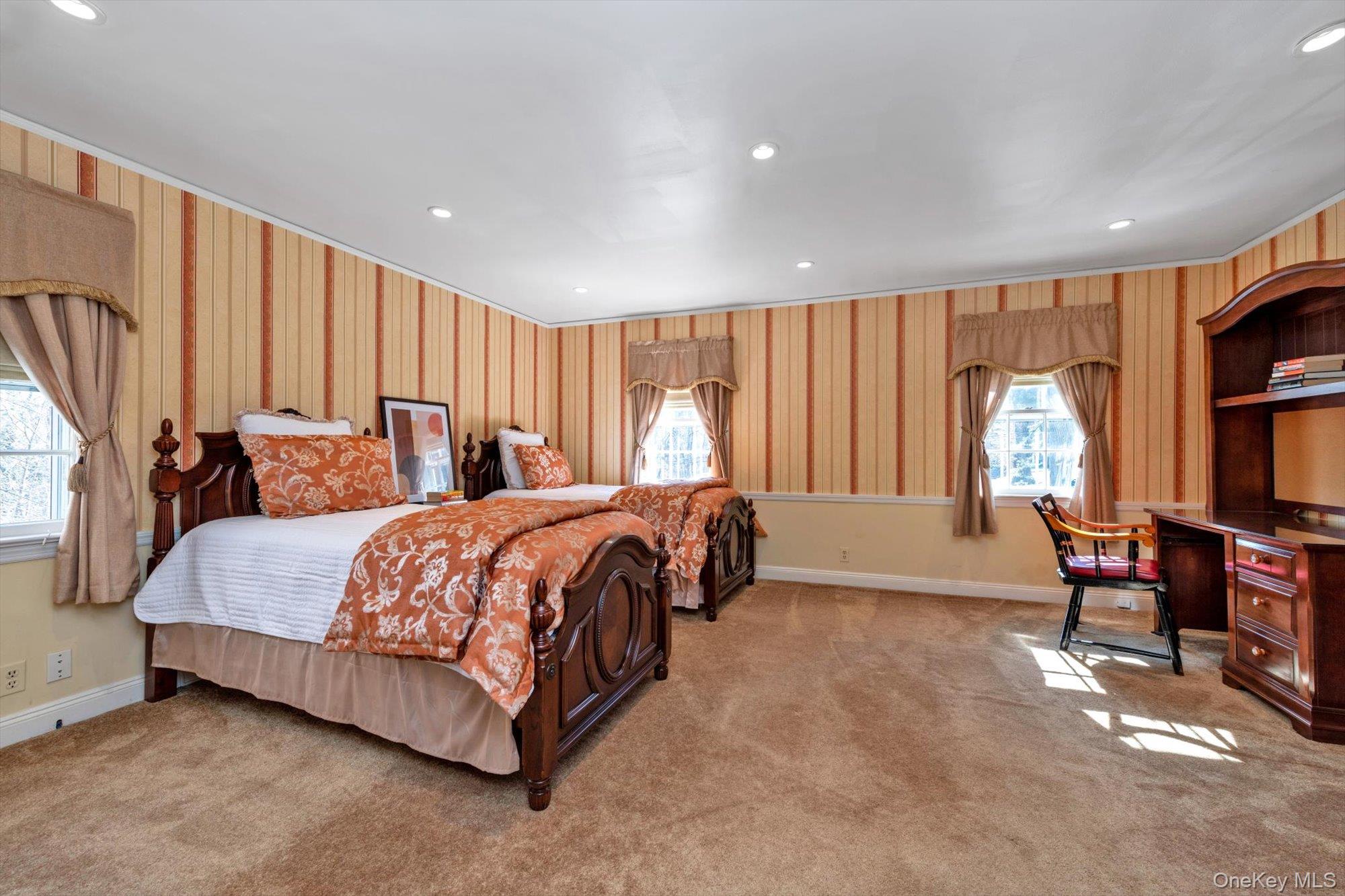 3 Barkers Point Road, Sands Point, NY 11050