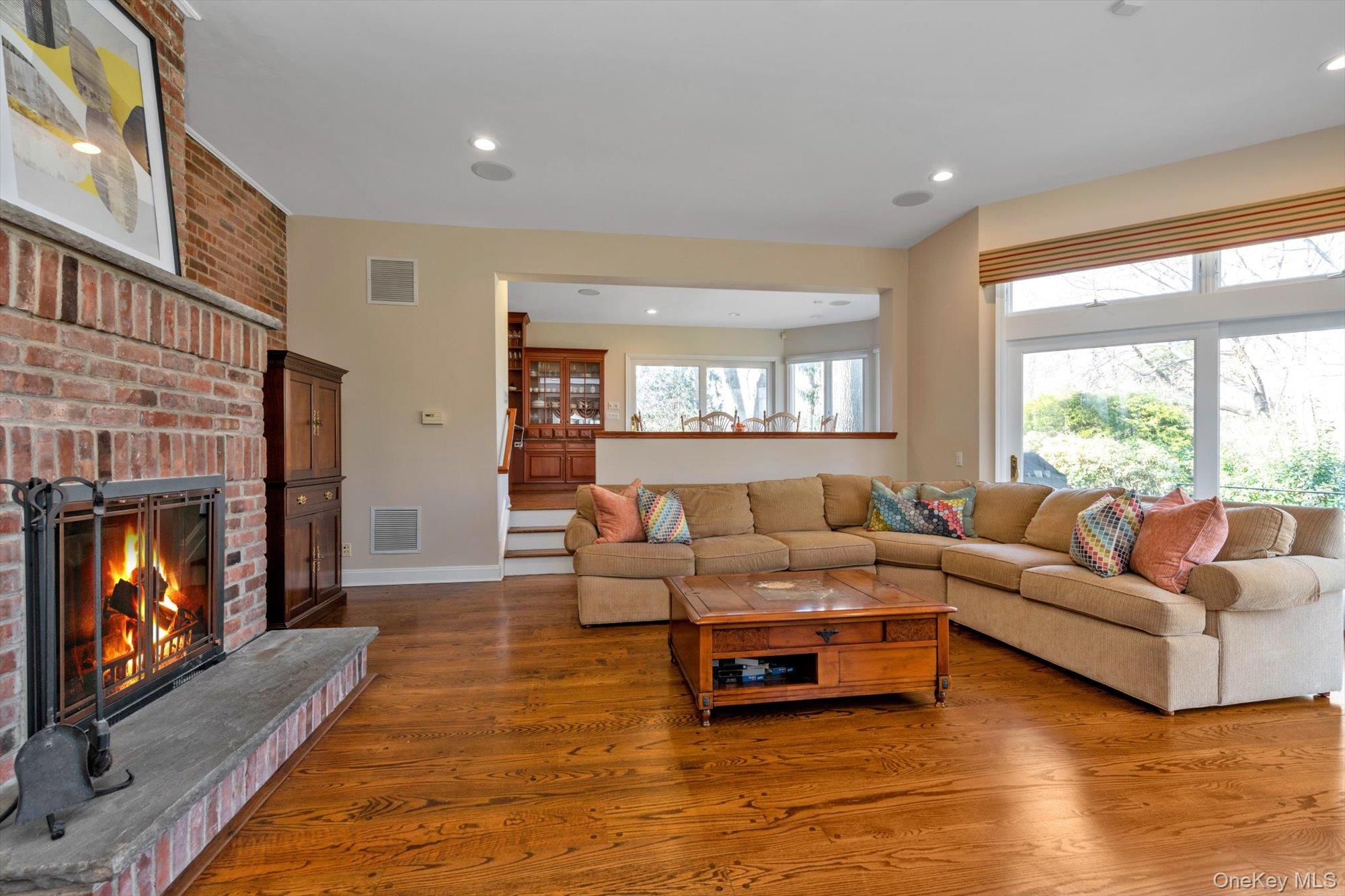 3 Barkers Point Road, Sands Point, NY 11050