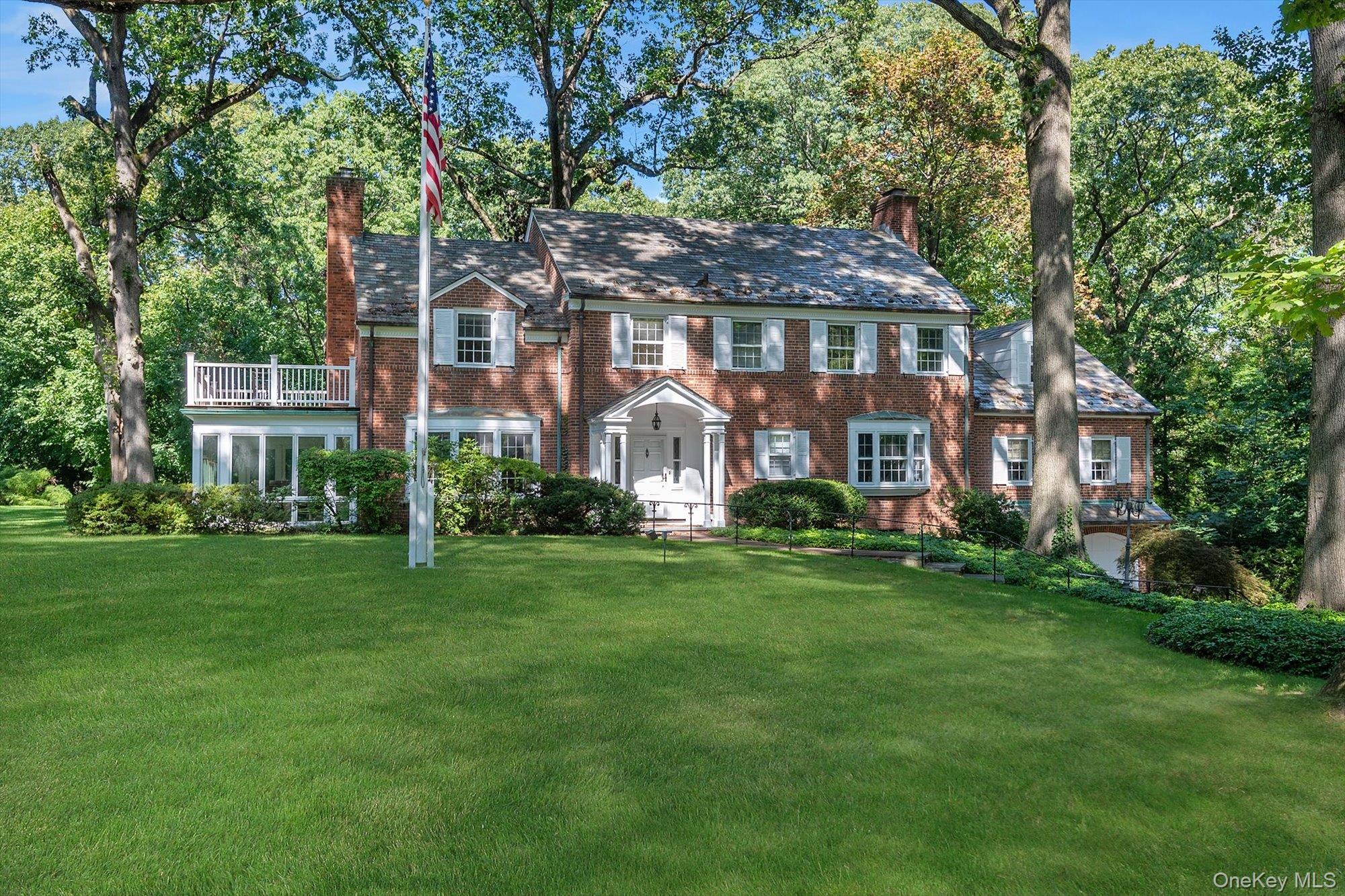 3 Barkers Point Road, Sands Point, NY 11050