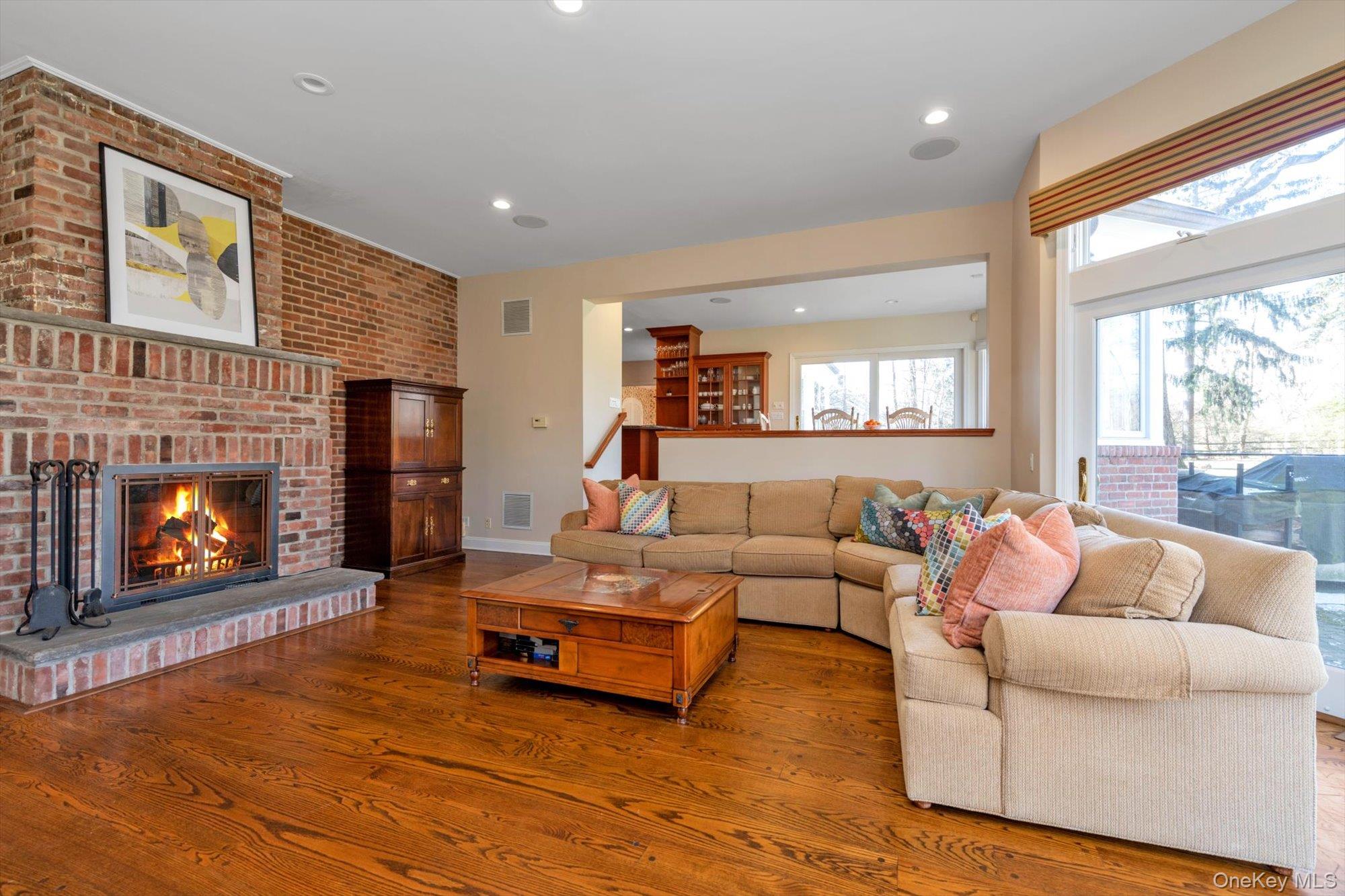 3 Barkers Point Road, Sands Point, NY 11050