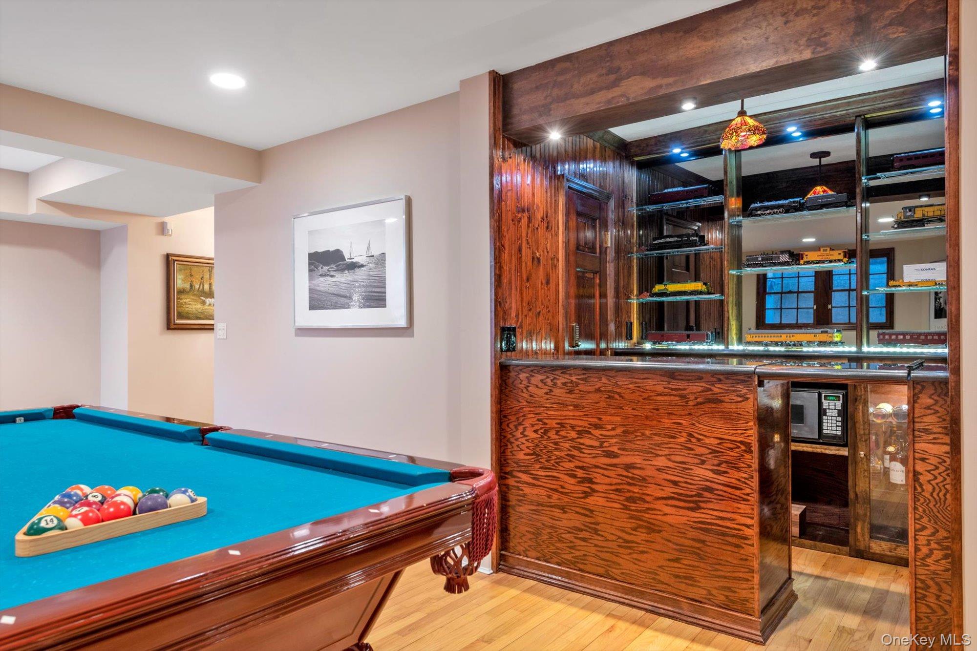 3 Barkers Point Road, Sands Point, NY 11050