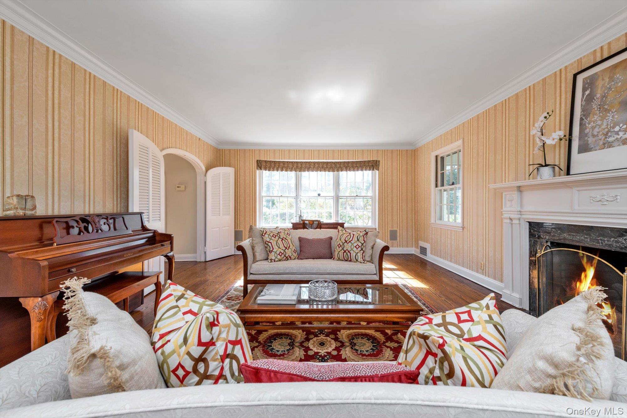 3 Barkers Point Road, Sands Point, NY 11050