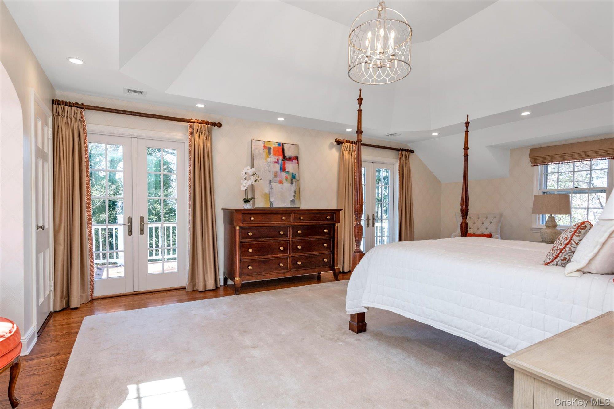 3 Barkers Point Road, Sands Point, NY 11050