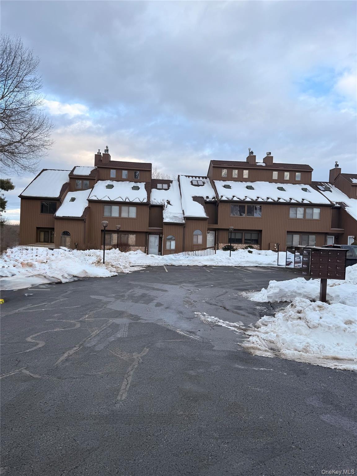 908 Scenic Lane, Poughkeepsie, NY 12603