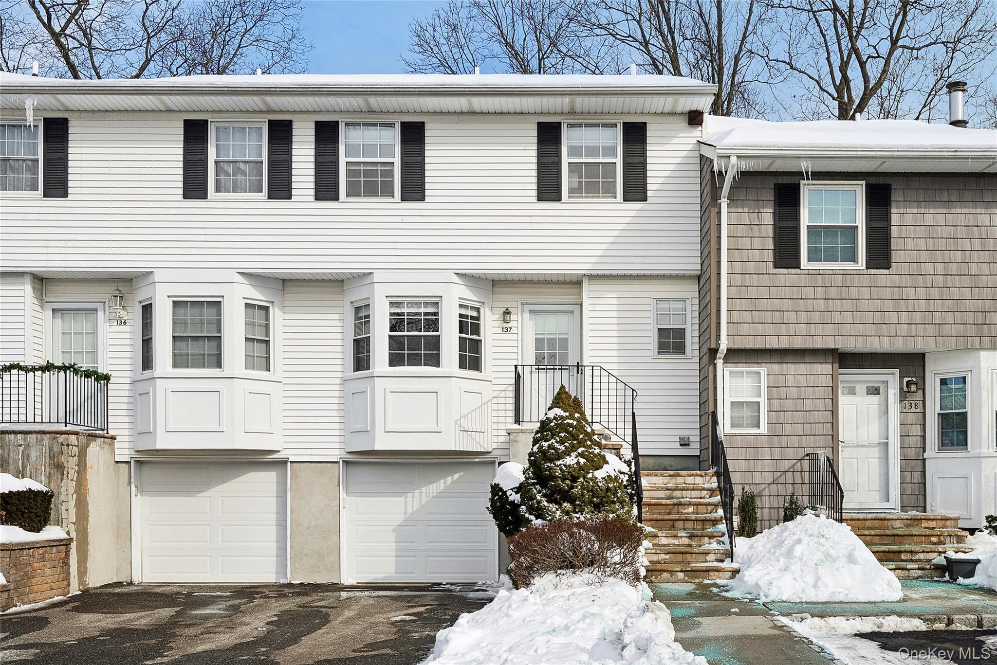 137 Woodlake Drive W, Woodbury, NY 11797