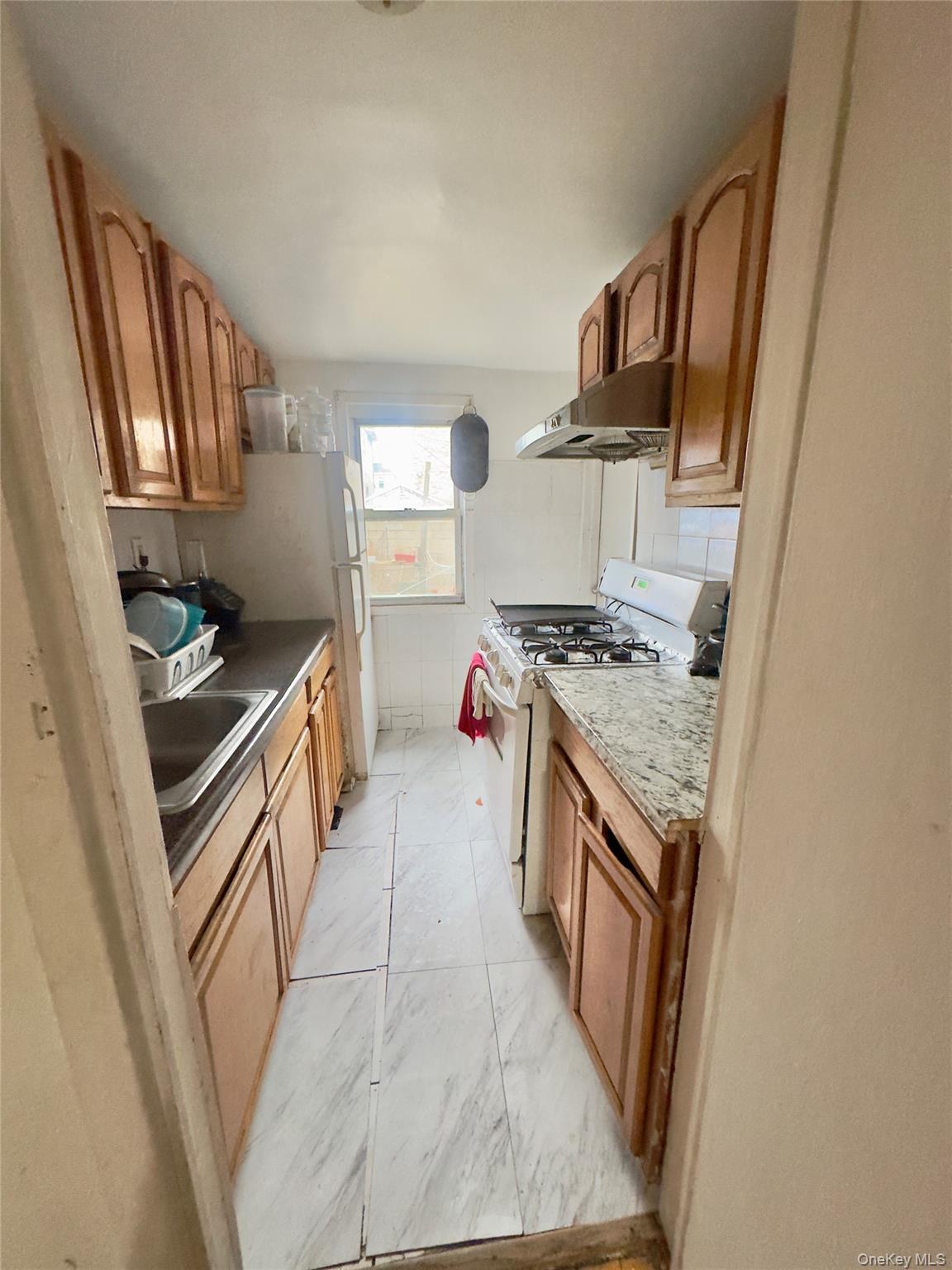 10460 Roosevelt Avenue, Corona, NY 11368