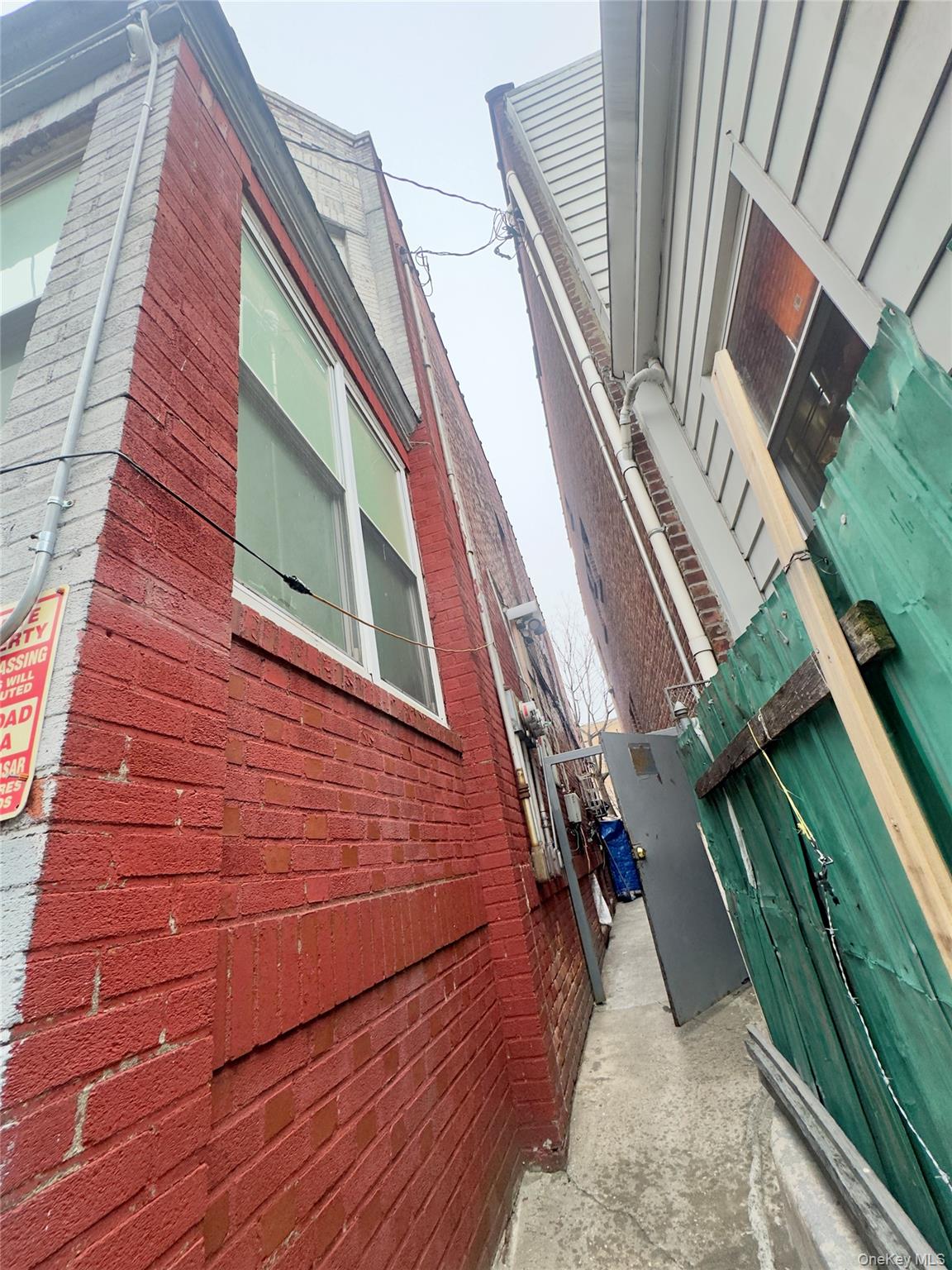 10460 Roosevelt Avenue, Corona, NY 11368