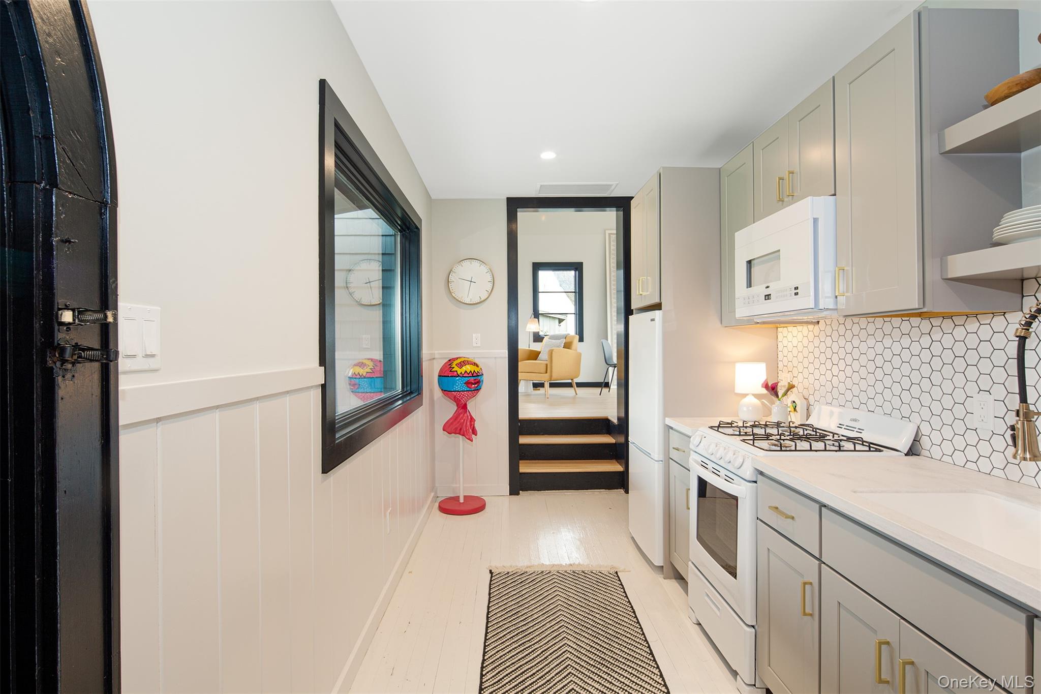 5 Tepee Street, Hampton Bays, NY 11946