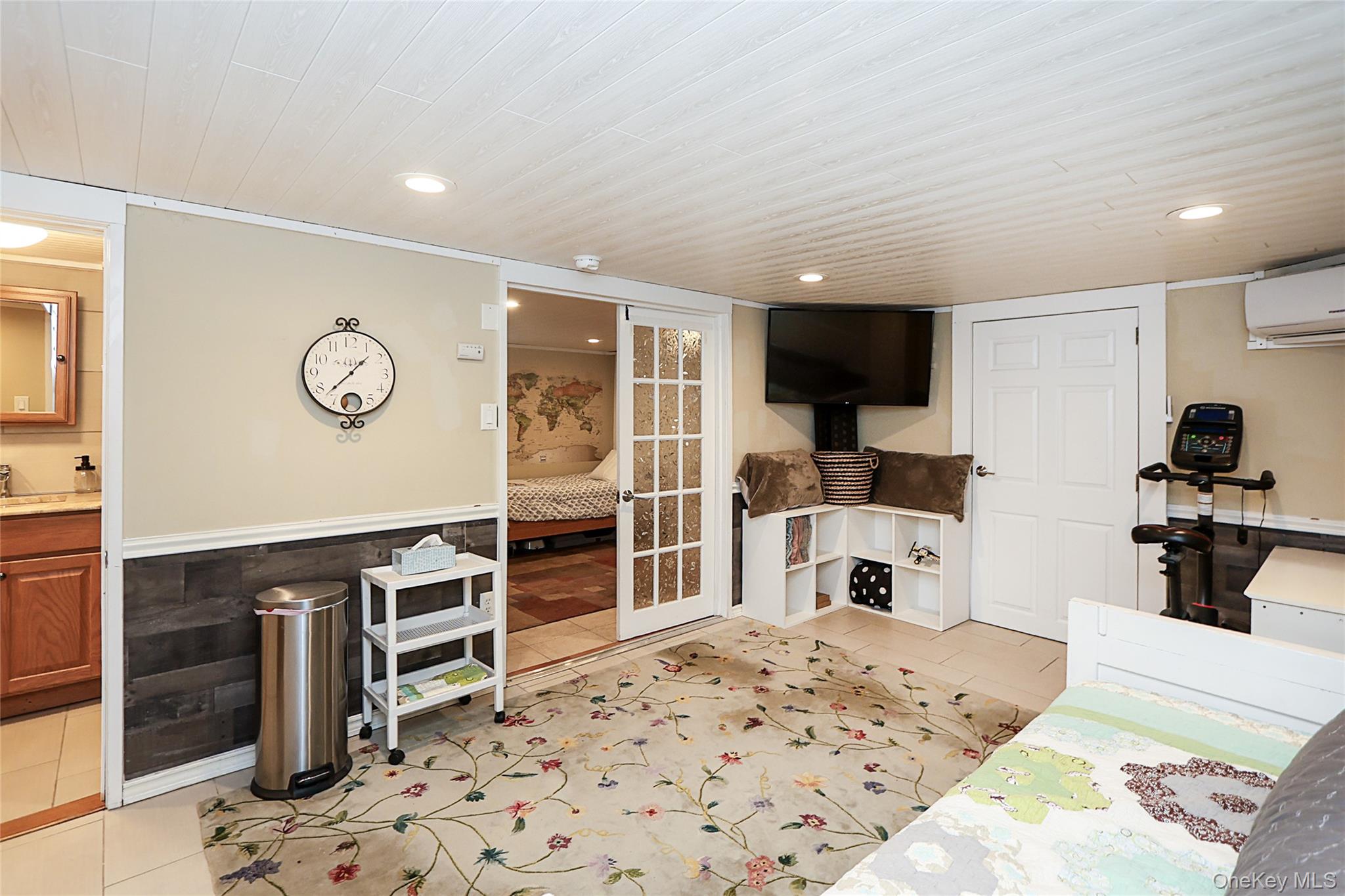 58 Elm Court, New Hyde Park, NY 11040