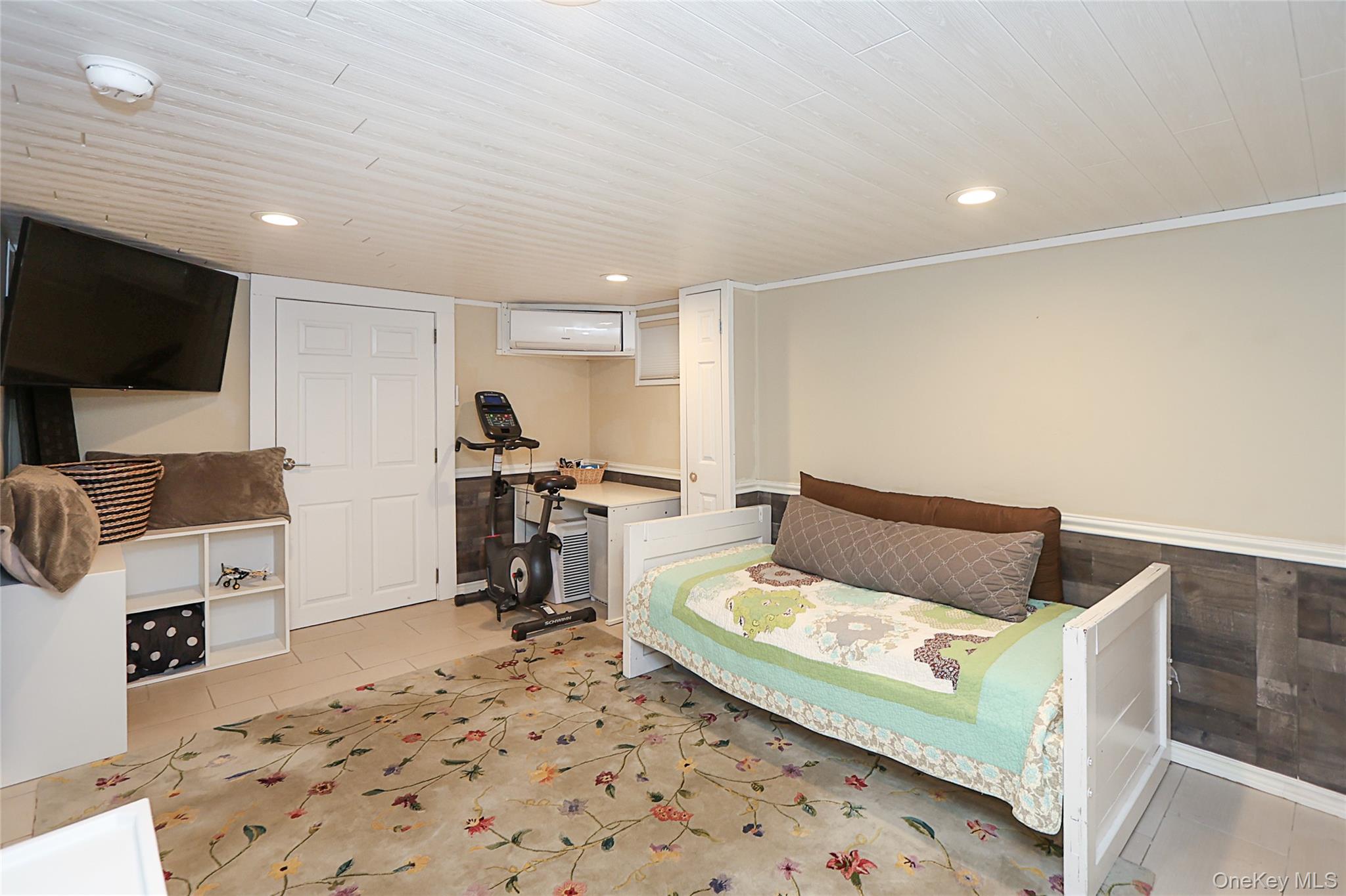 58 Elm Court, New Hyde Park, NY 11040