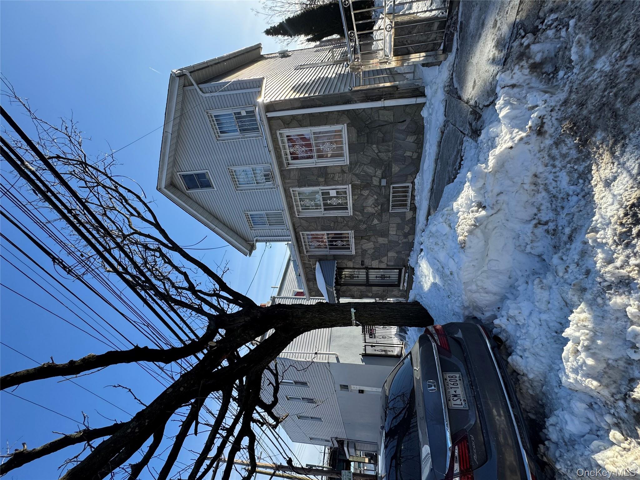 690 E 240th Street, Bronx, NY 10470