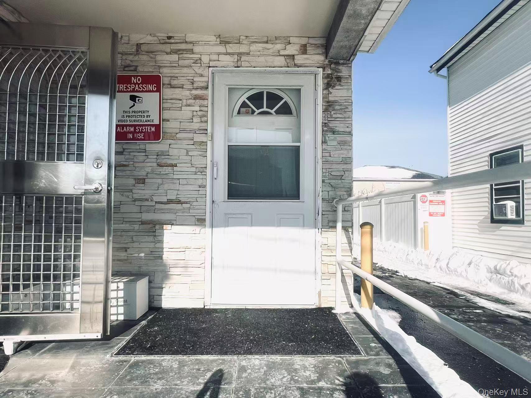 16 E John Street # 2, Hicksville, NY 11801