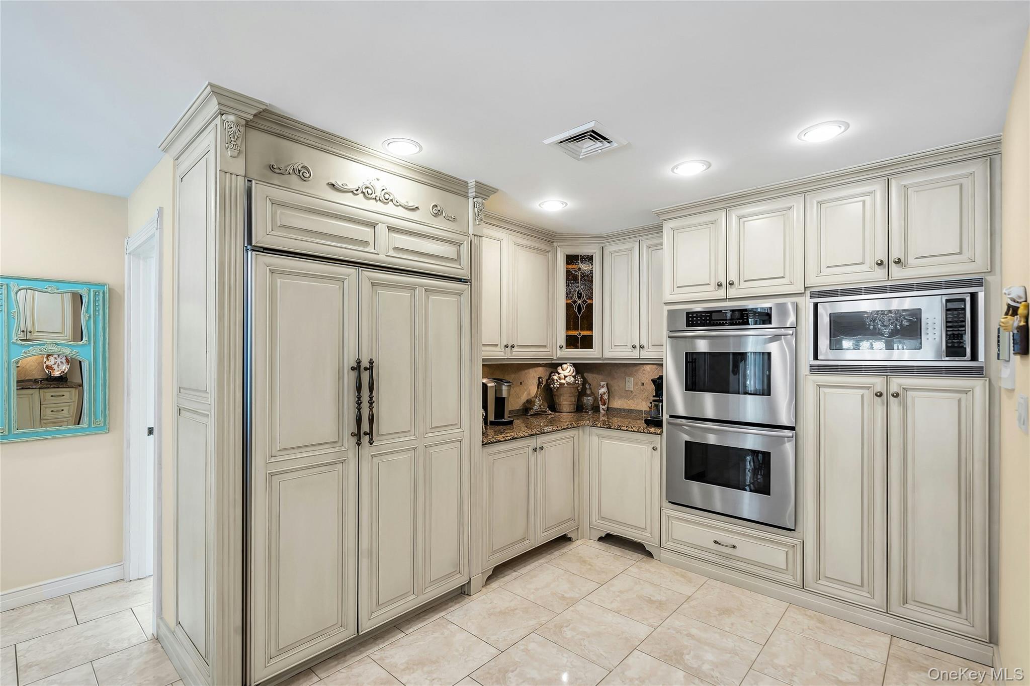 7 Albertson Lane, Old Westbury, NY 11568